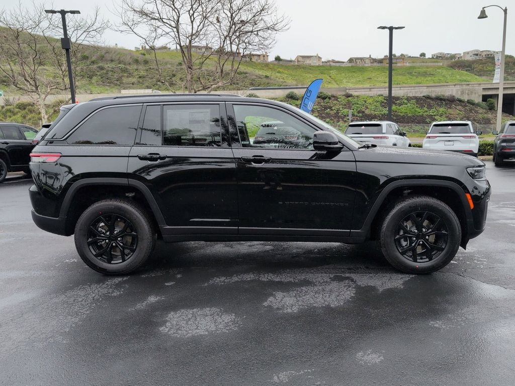 New 2026 Jeep Grand Cherokee LAREDO ALTITUDE 4X4 Sport Utility