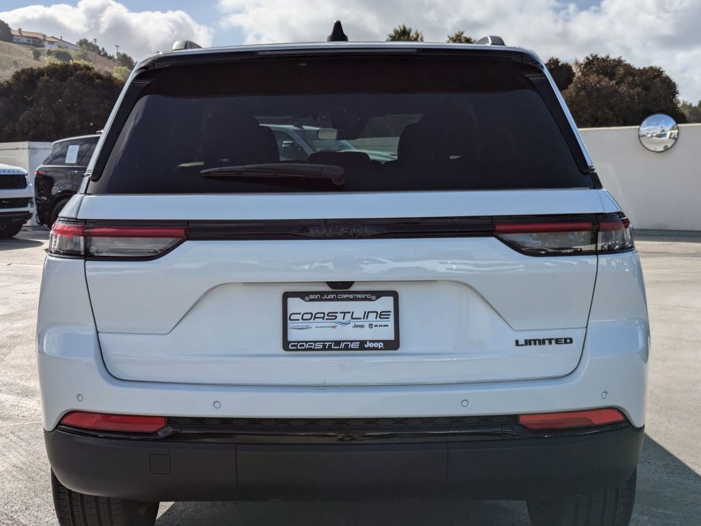 2025 Jeep Grand Cherokee Limited photo 3