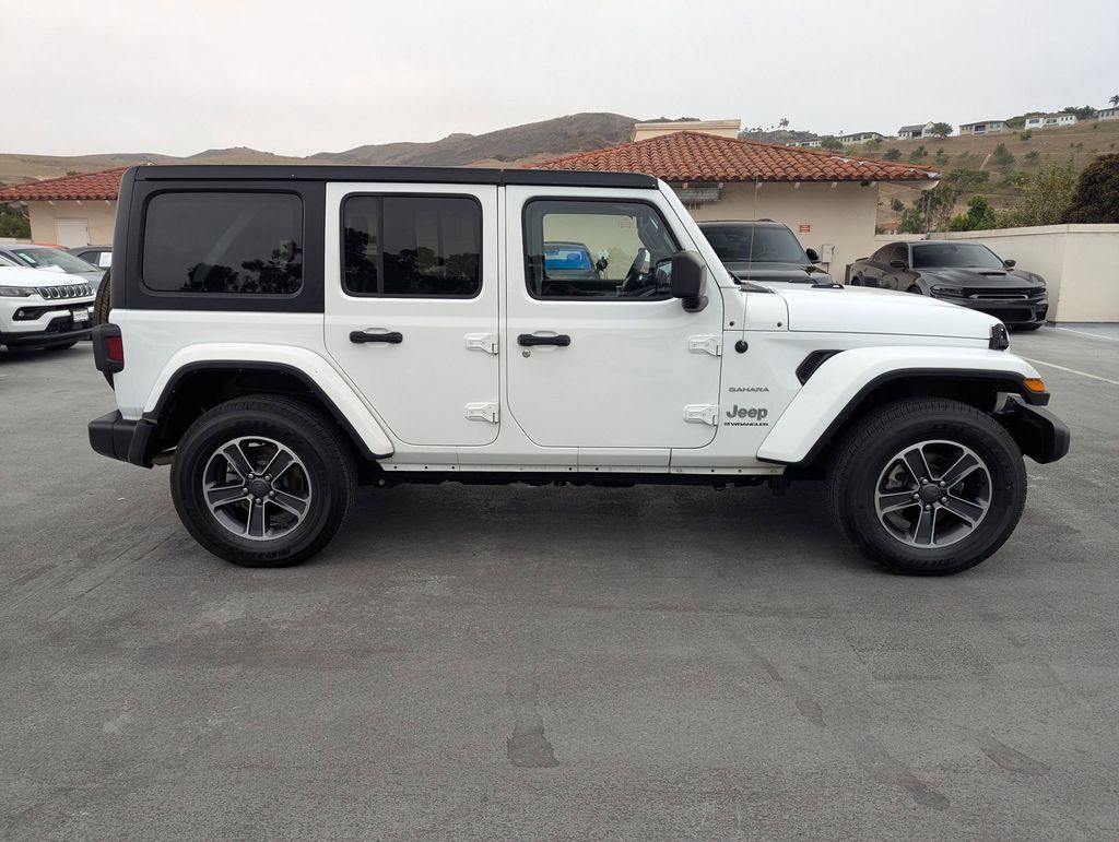 2023 Jeep Wrangler Sahara photo 4