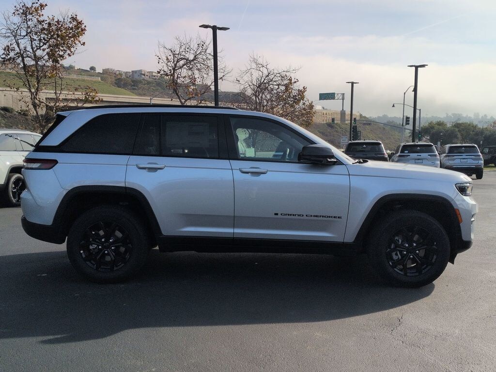 New 2025 Jeep Grand Cherokee Altitude Sport Utility