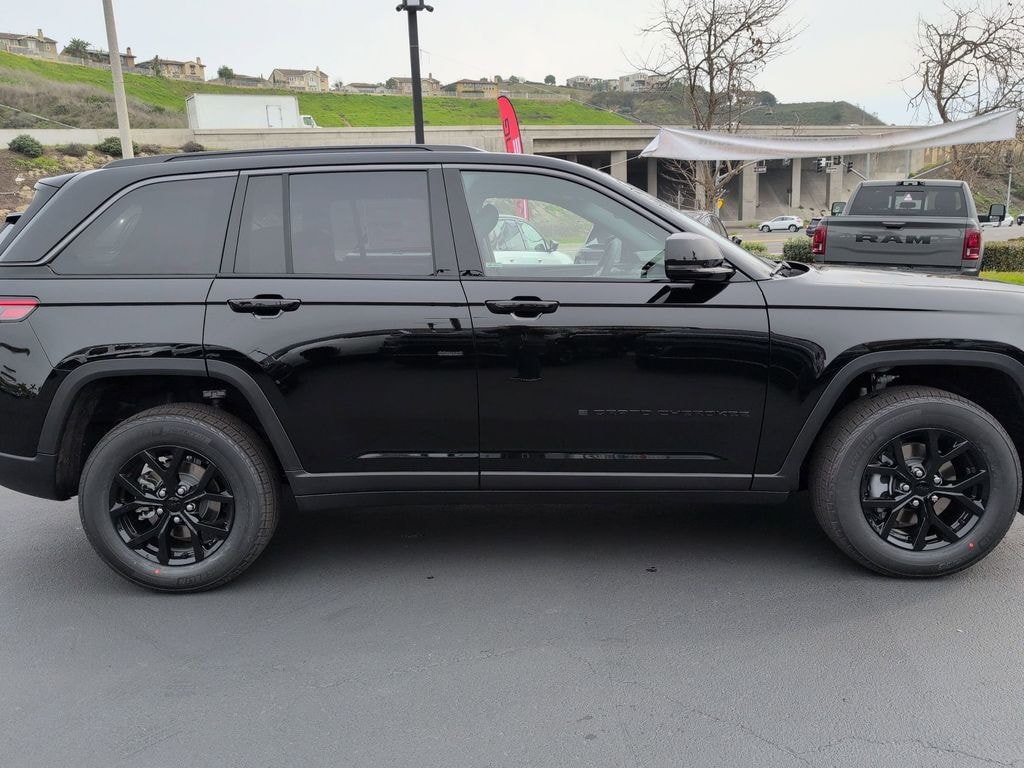 New 2026 Jeep Grand Cherokee LAREDO ALTITUDE 4X2 Sport Utility