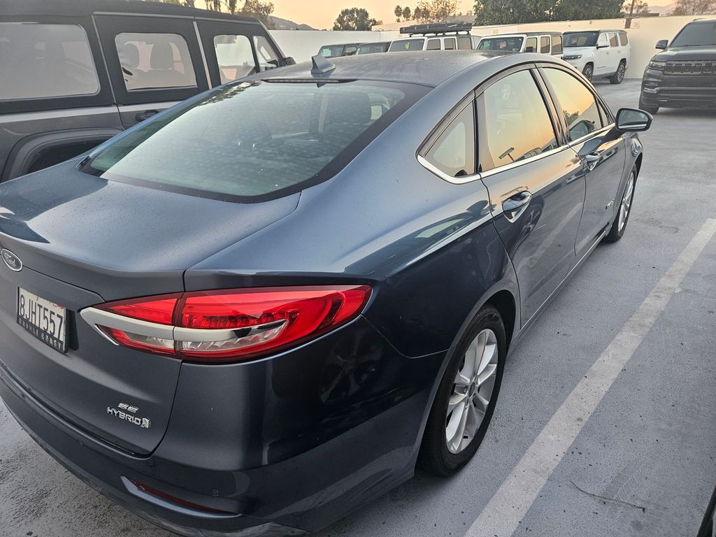 2019 Ford Fusion Hybrid SE photo 2