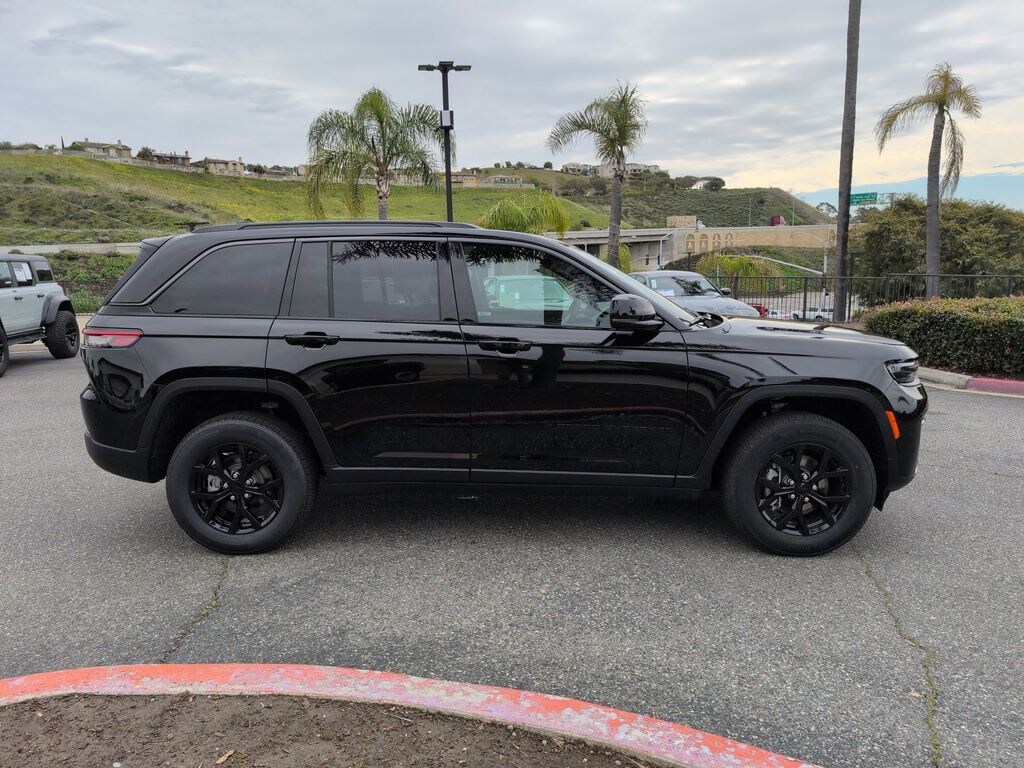 New 2026 Jeep Grand Cherokee LAREDO ALTITUDE 4X2 Sport Utility