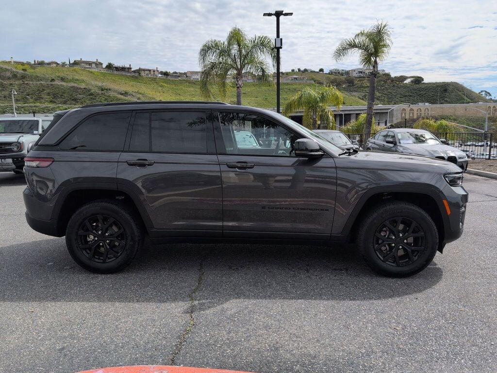 New 2025 Jeep Grand Cherokee ALTITUDE 4X2 Sport Utility