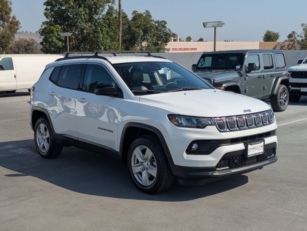 2022 Jeep Compass Latitude photo 2