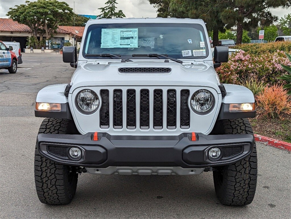 2023 Jeep Gladiator MOJAVE 4X4 Crew Cab Bright White Coastline CDJR