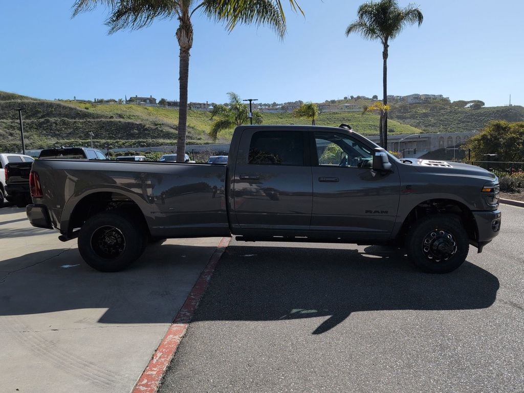 New 2026 Ram 3500 LARAMIE CREW CAB 4X4 8' BOX Pickup