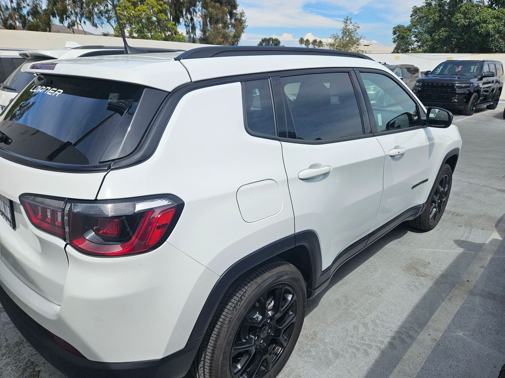 2025 Jeep Compass North Edition Latitude photo 2