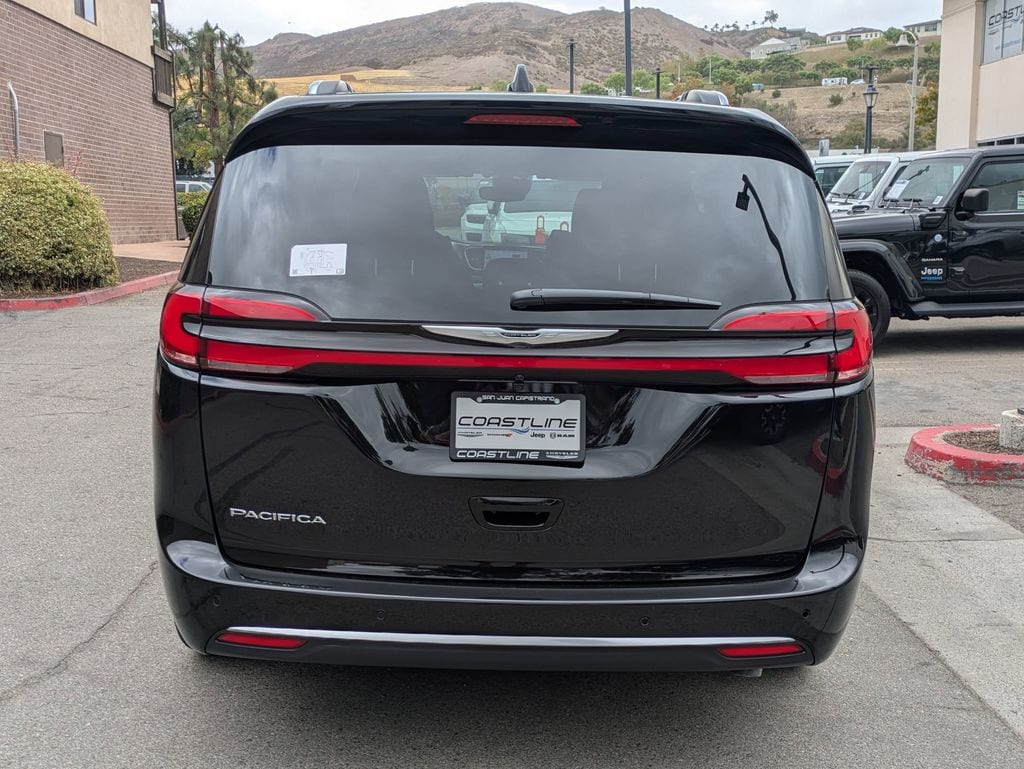 New 2026 Chrysler Pacifica PINNACLE Passenger Van