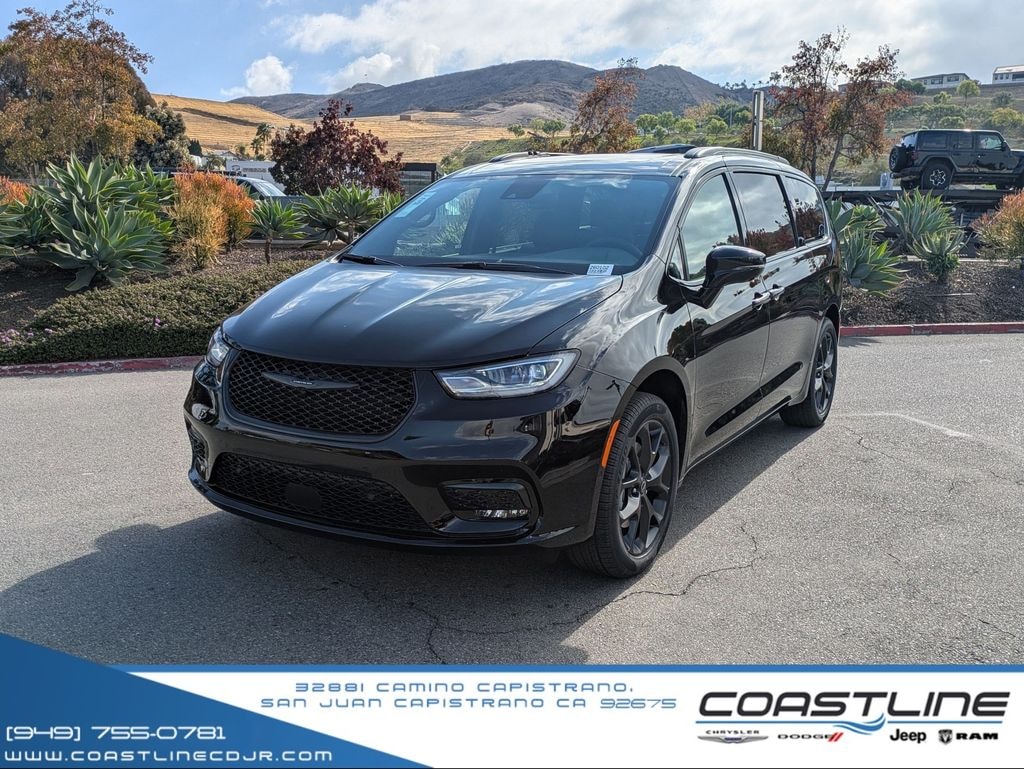 New 2026 Chrysler Pacifica LIMITED AWD Passenger Van