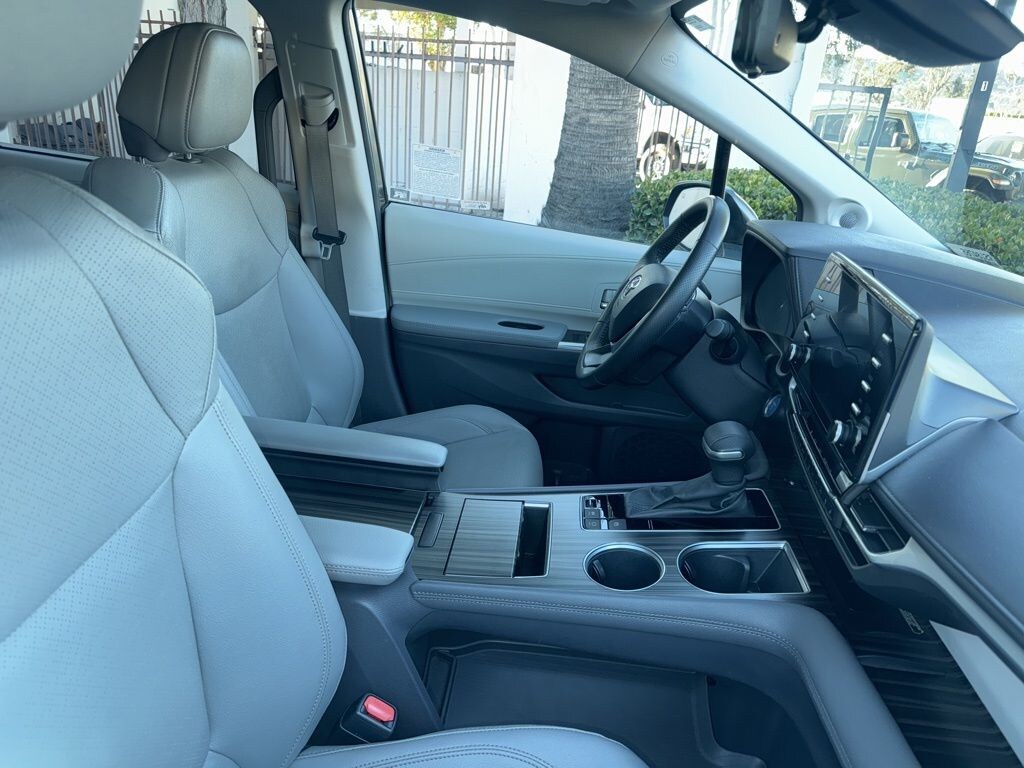 Used 2024 Toyota Sienna Limited 7 Passenger Van Passenger Van