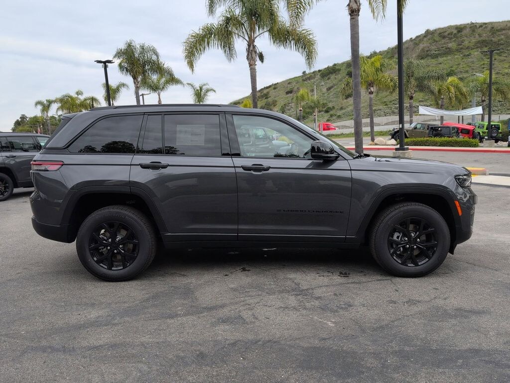 New 2025 Jeep Grand Cherokee ALTITUDE 4X2 Sport Utility