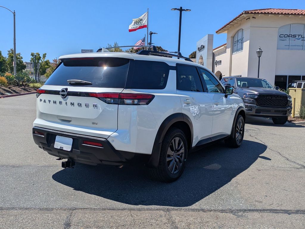 2022 Nissan Pathfinder SV photo 3