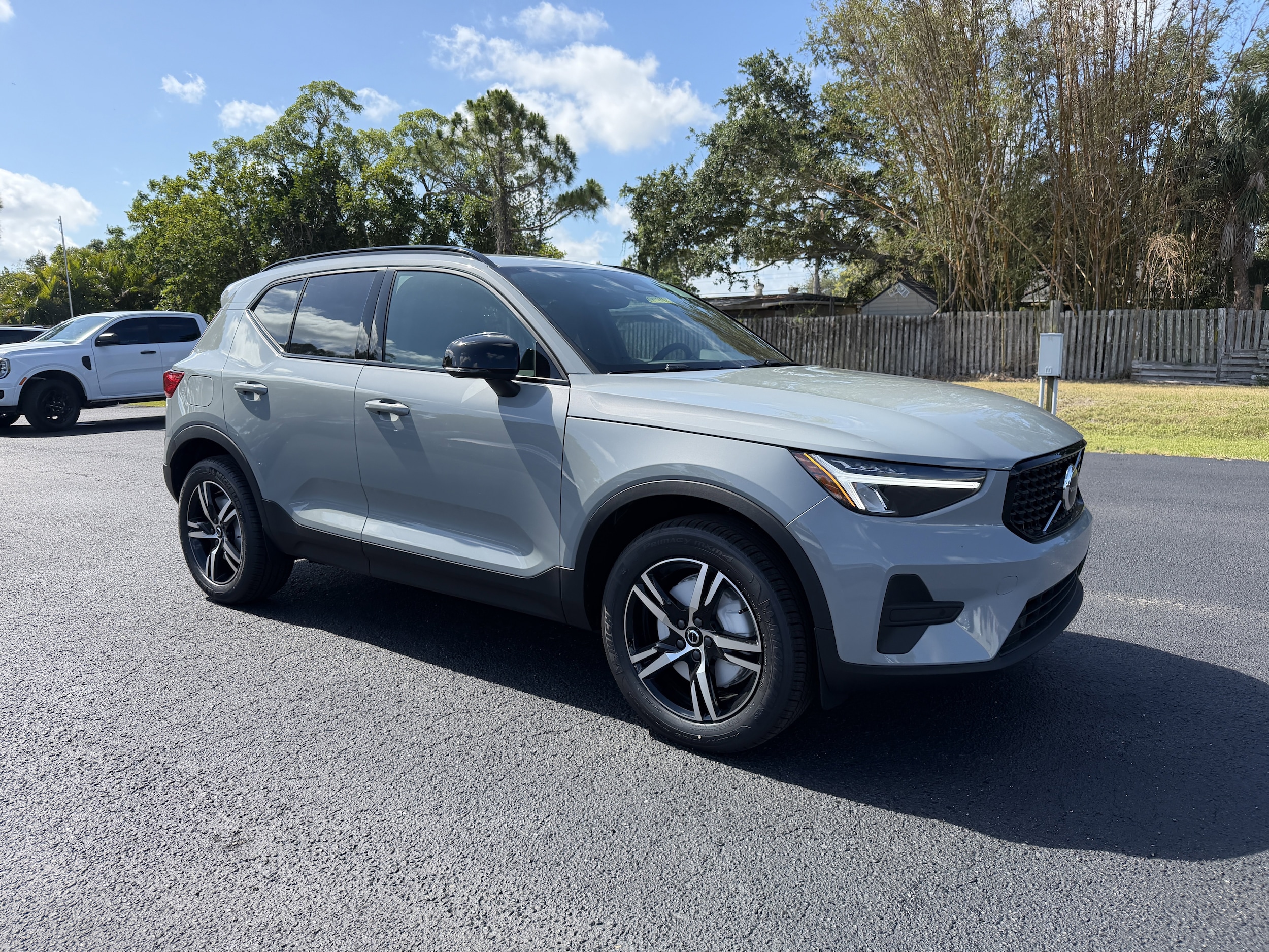 2026 Volvo XC40 B5 Core Dark AWD's photo