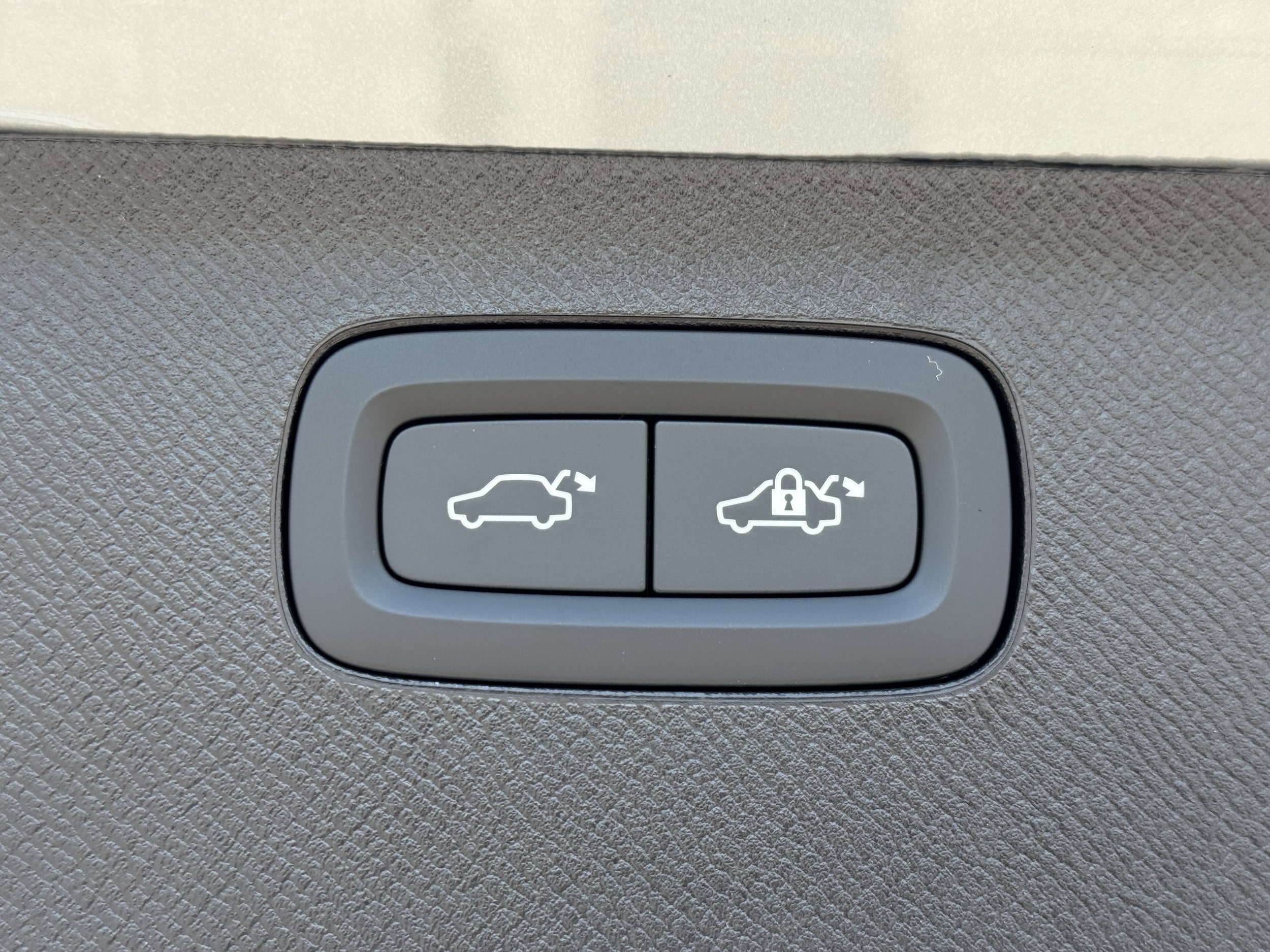 2026 Volvo XC90 Ultra - Photo 12