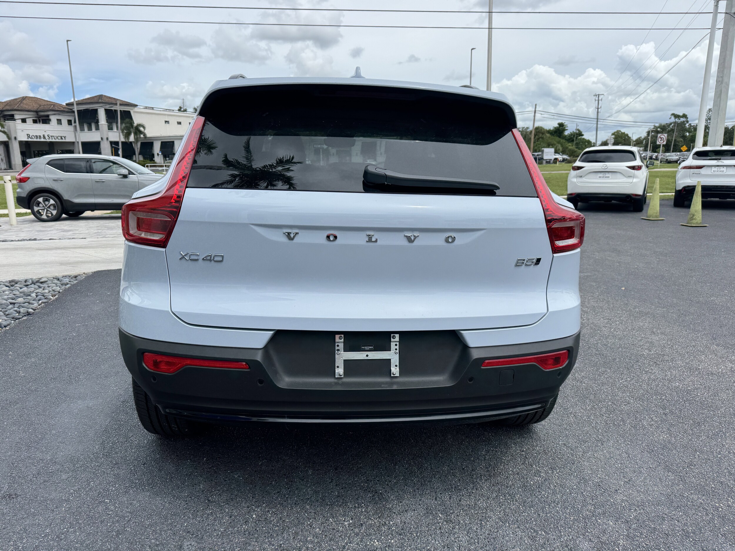 2026 Volvo XC40 Plus photo 4