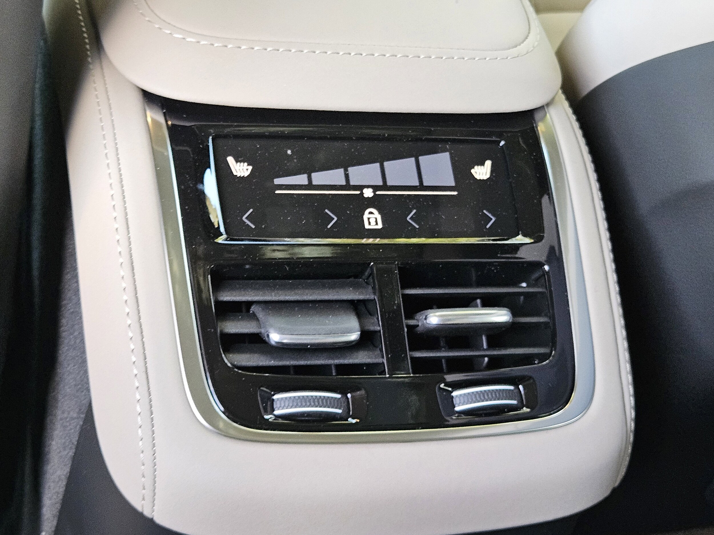 2026 Volvo XC90 Plus - Photo 20