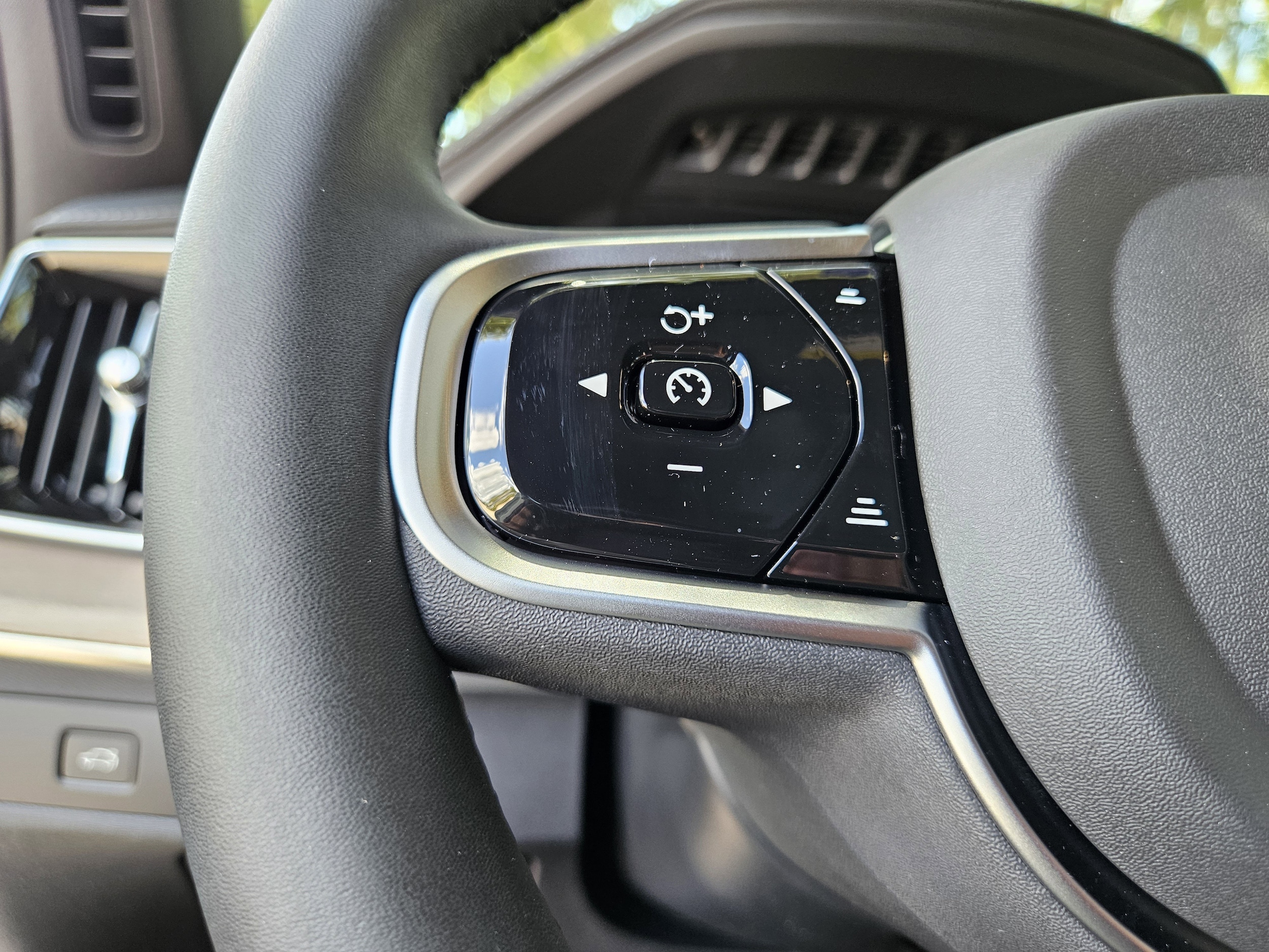2026 Volvo XC90 Plus - Photo 33