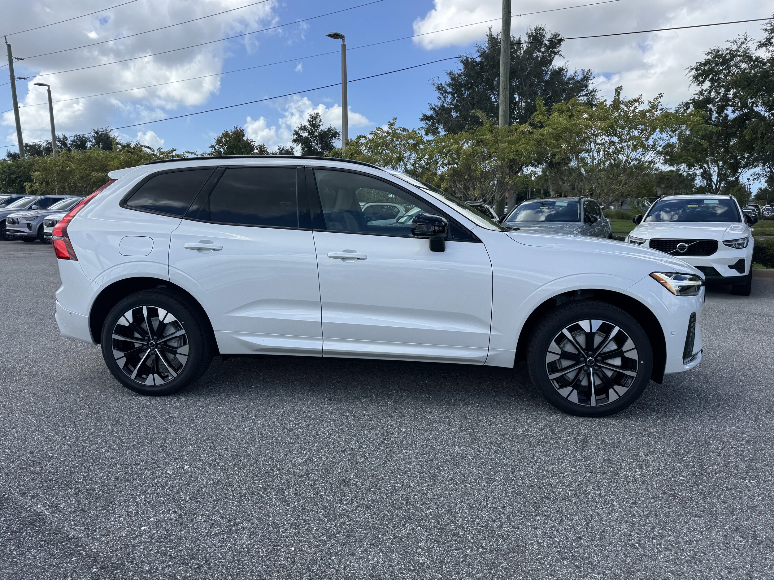 2026 Volvo XC60 B5 Plus photo 2