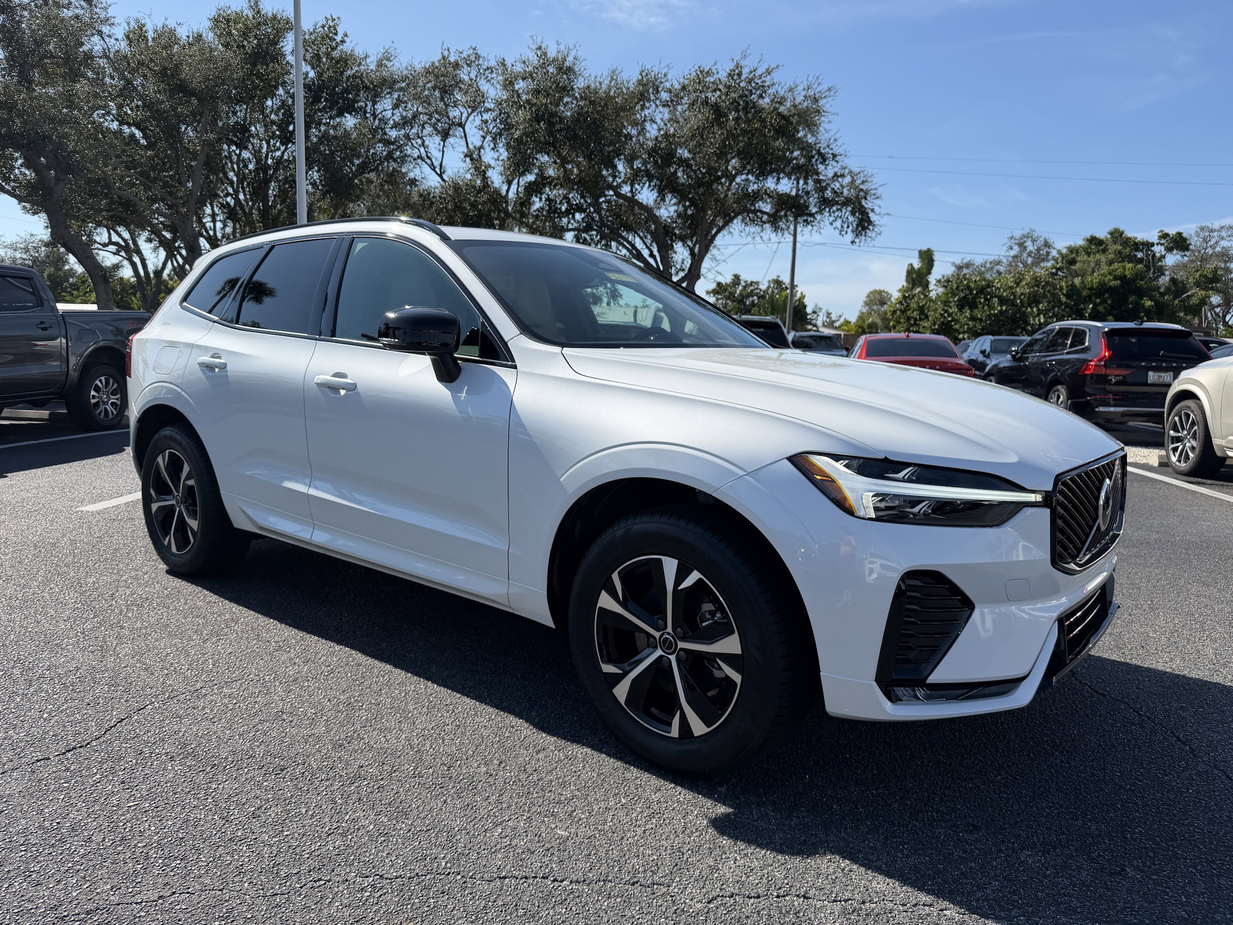 2026 Volvo XC60 Core's photo