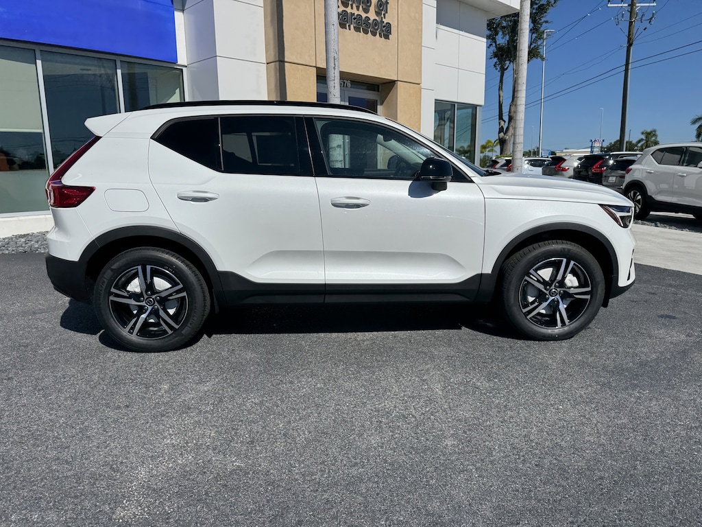 New 2026 Volvo XC40 B4 Core SUV