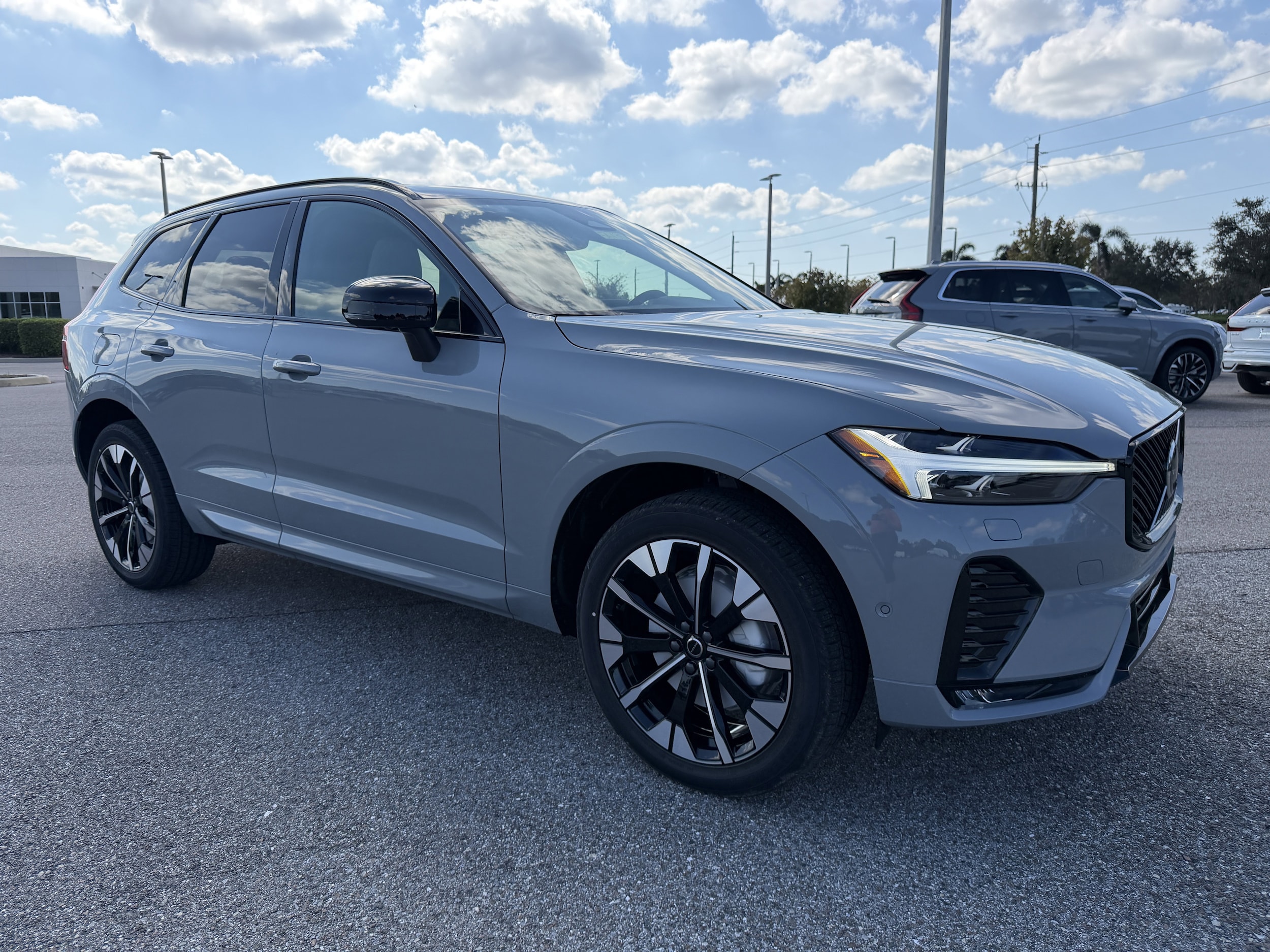 2026 Volvo XC60 Plus's photo