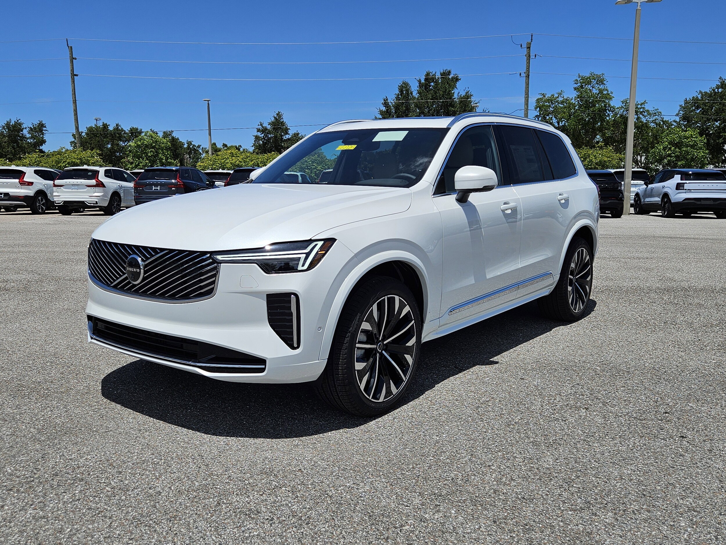 2026 Volvo XC90 Plus photo 2