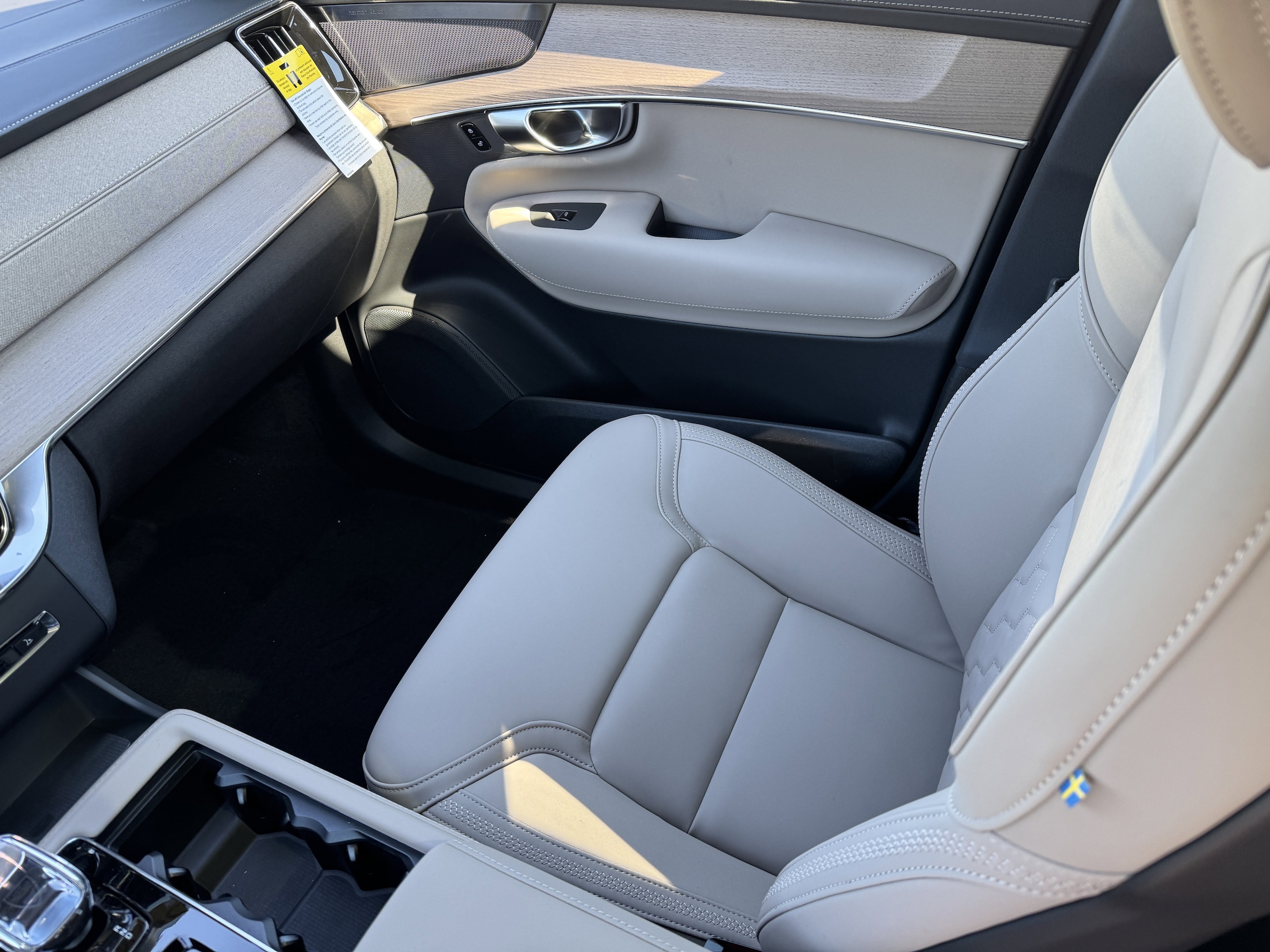 2026 Volvo XC90 Plus - Photo 16