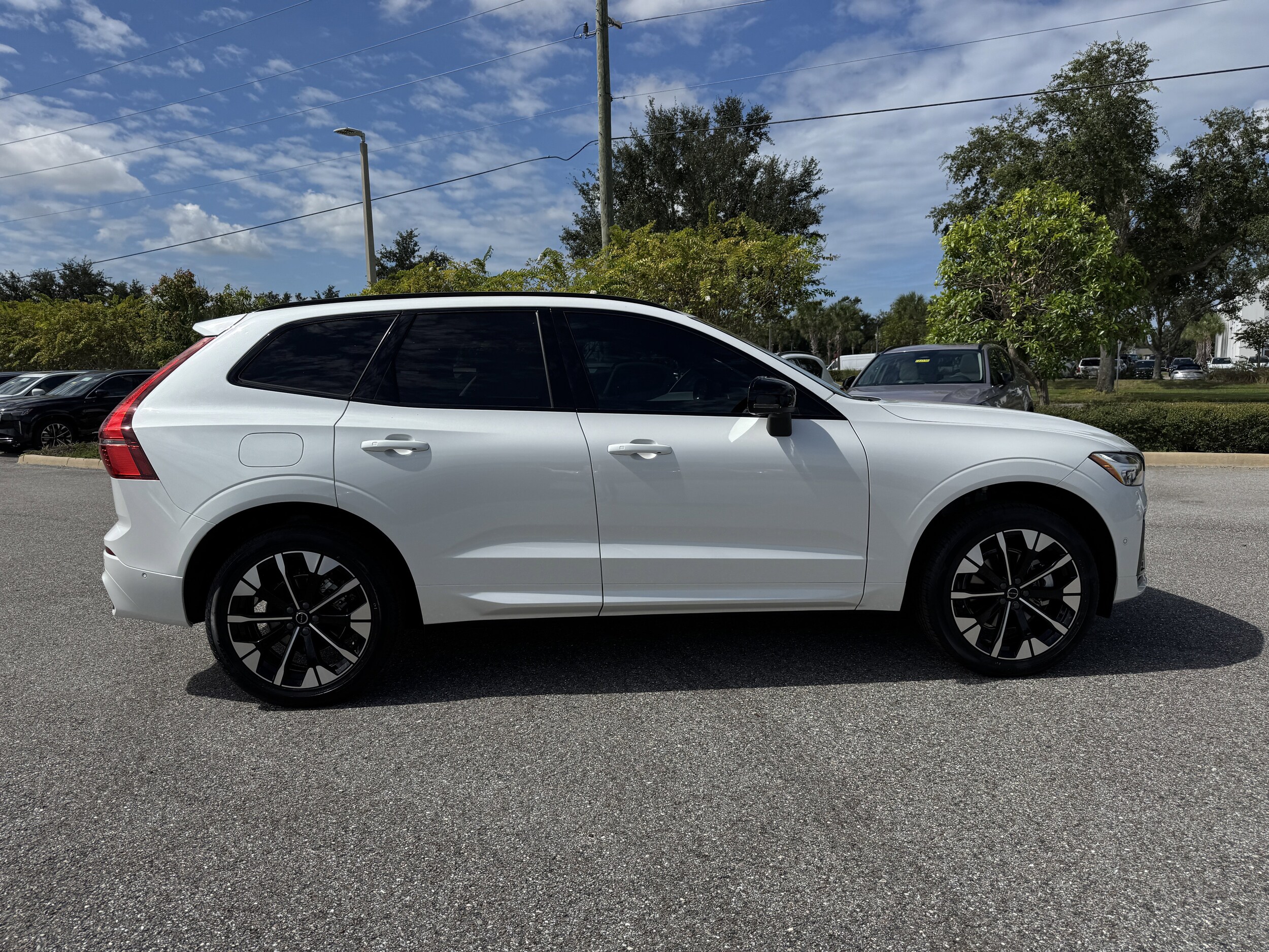 2026 Volvo XC60 B5 Plus photo 2