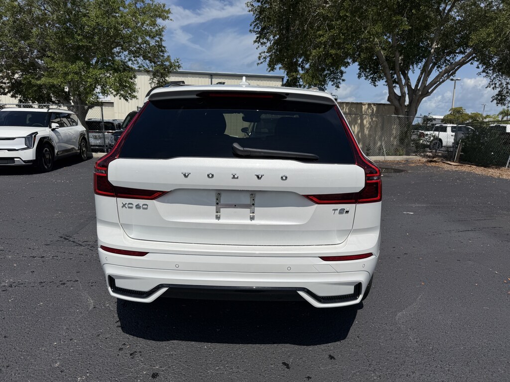 New 2026 Volvo XC60 plug-in hybrid T8 Core SUV