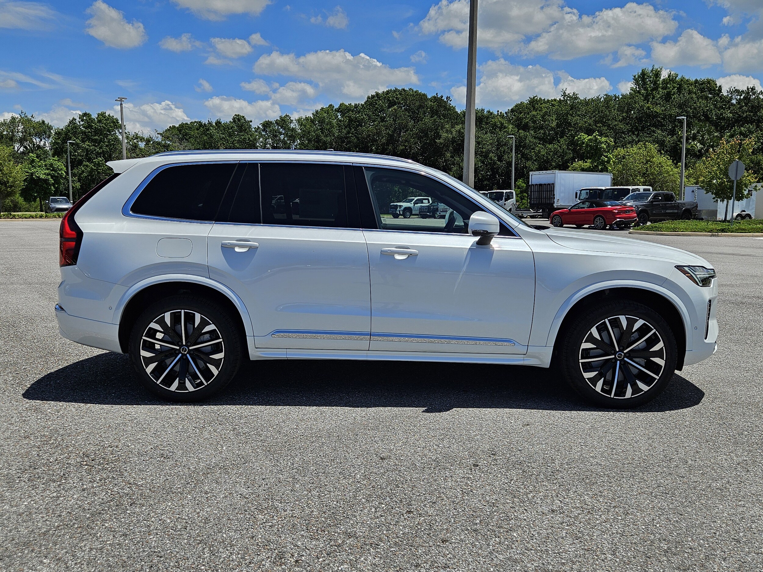 2026 Volvo XC90 Plus - Photo 8
