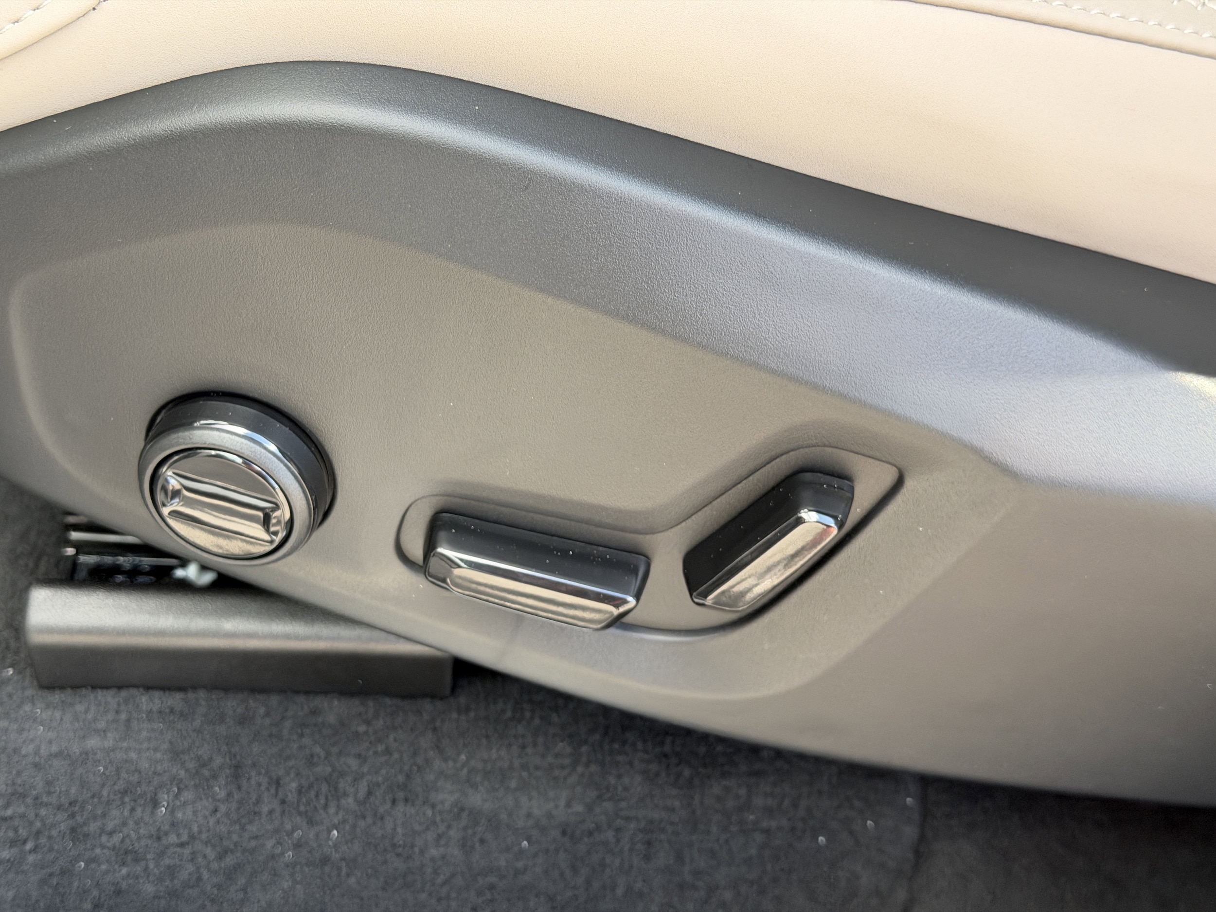 2026 Volvo XC90 Plus - Photo 18