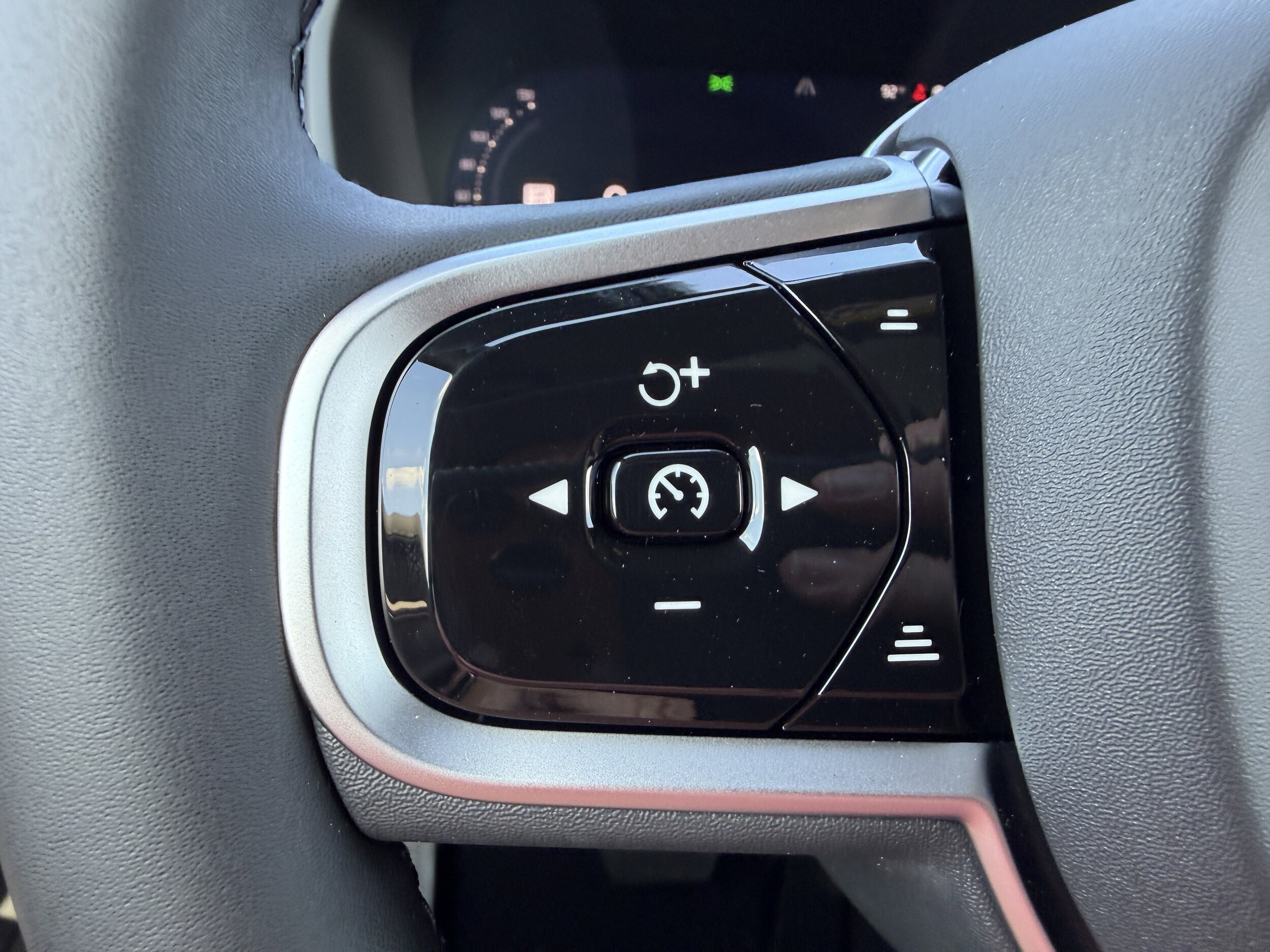 2026 Volvo XC90 Plus - Photo 23