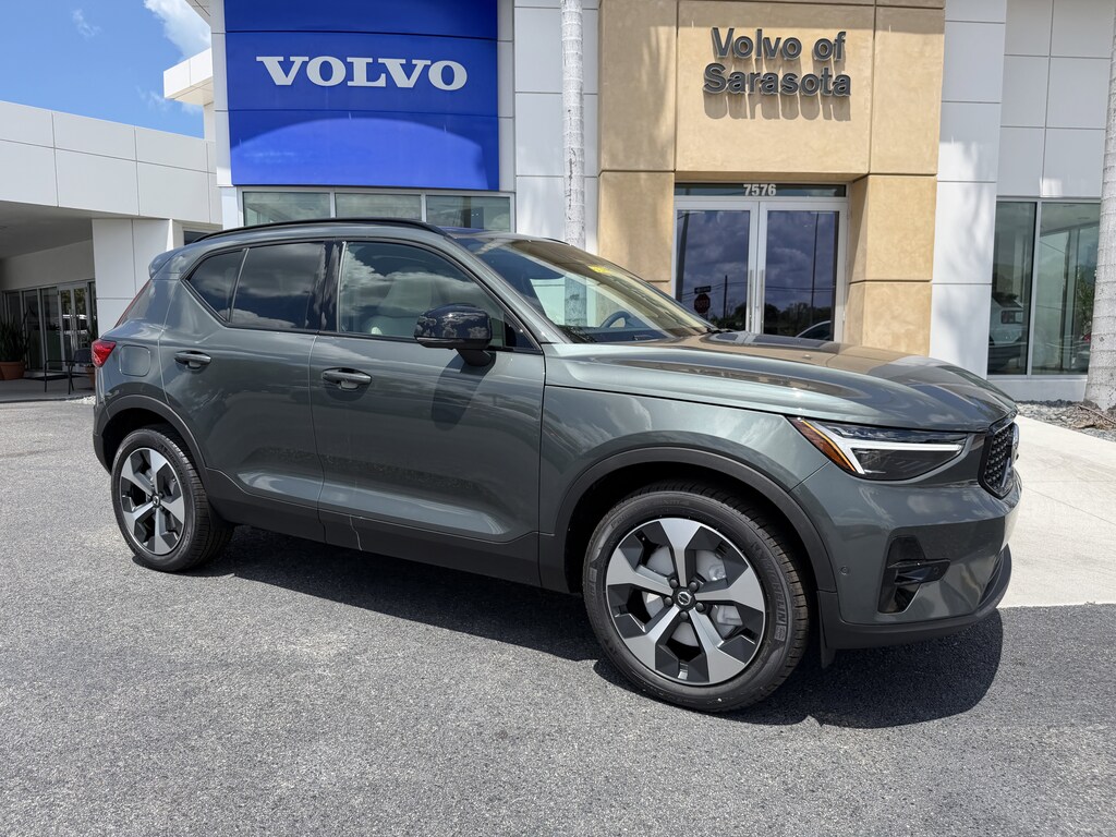 New 2026 Volvo XC40 B5 Plus SUV