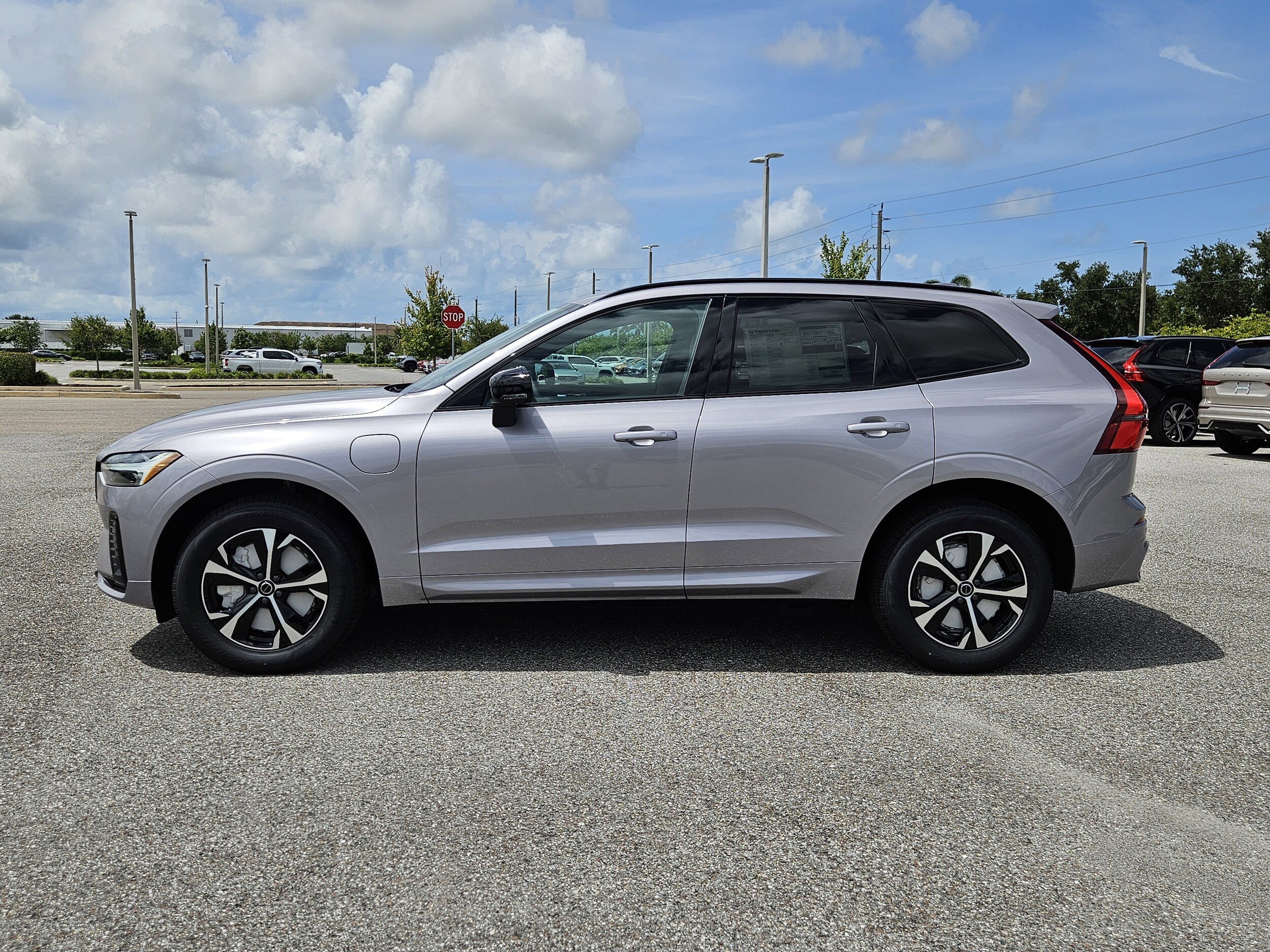 2026 Volvo XC60 T8 Core photo 2