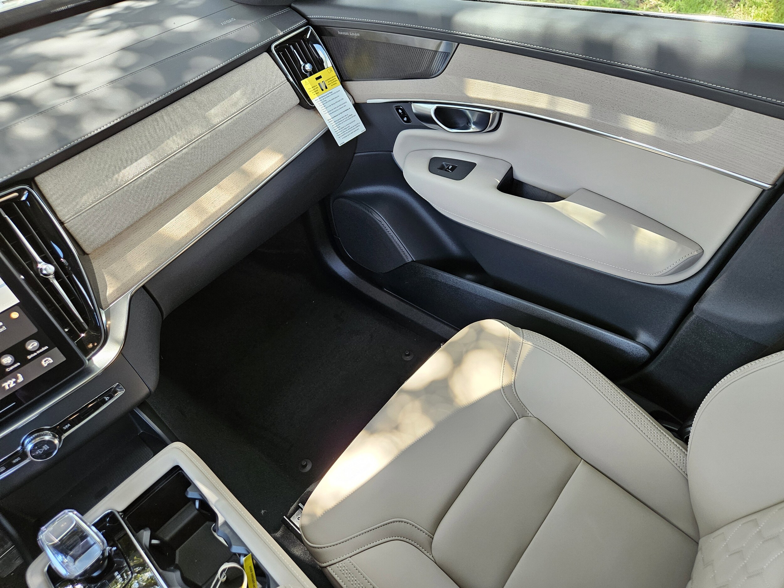 2026 Volvo XC90 Plus - Photo 17