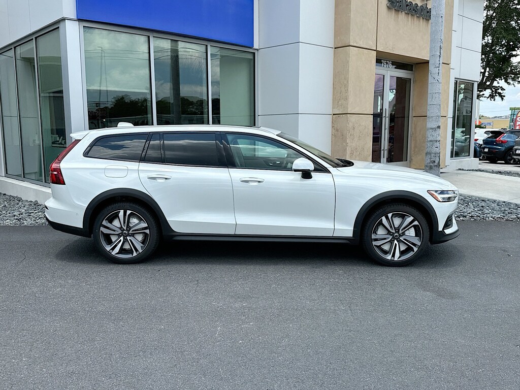 New 2024 Volvo V60 Cross Country For Sale at Volvo Cars Sarasota VIN