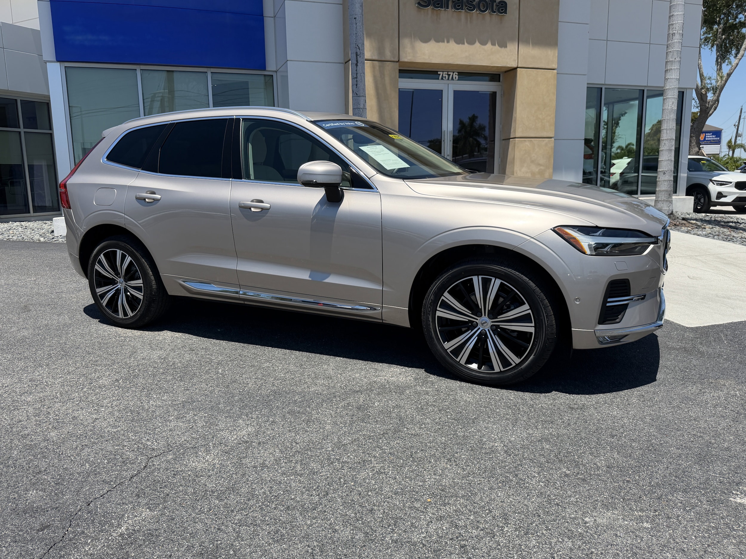 2023 Volvo XC60 B5 Plus Bright Theme FWD's photo