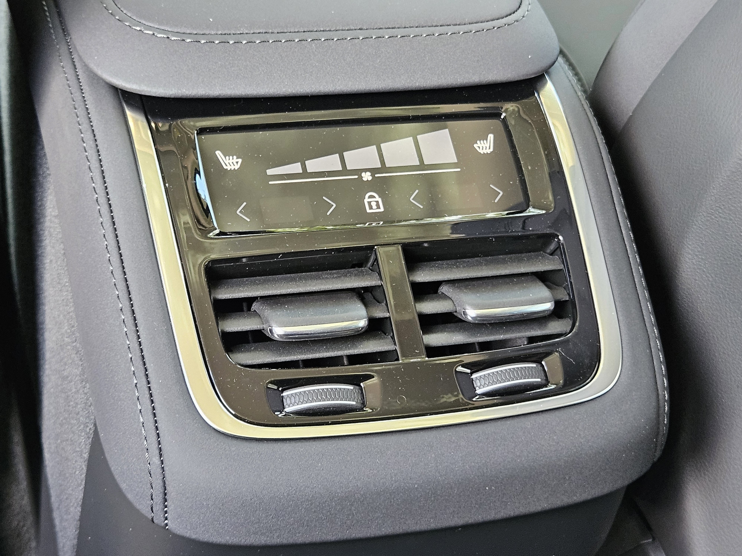 2026 Volvo XC90 Plus - Photo 20