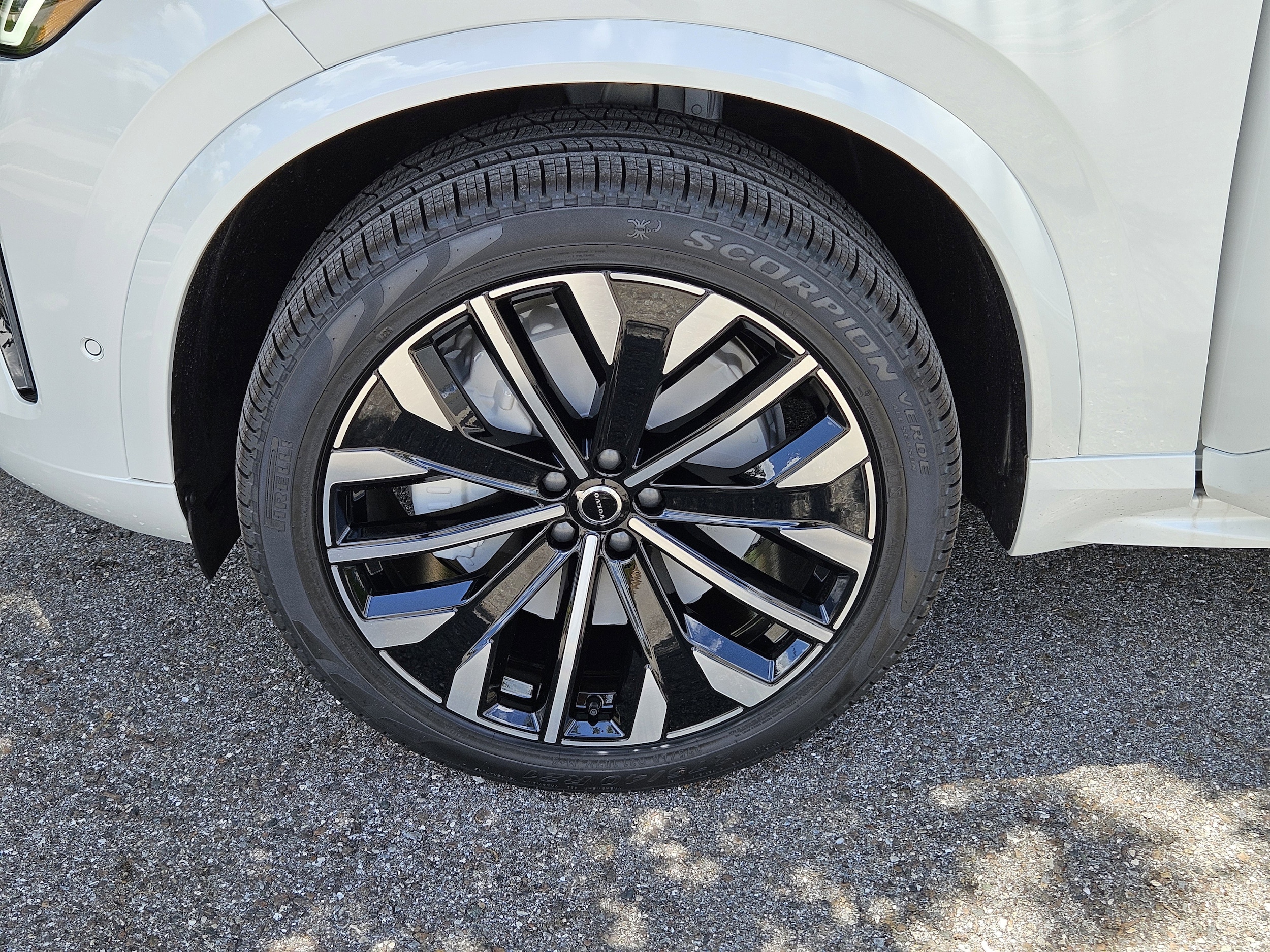 2026 Volvo XC90 Plus - Photo 37