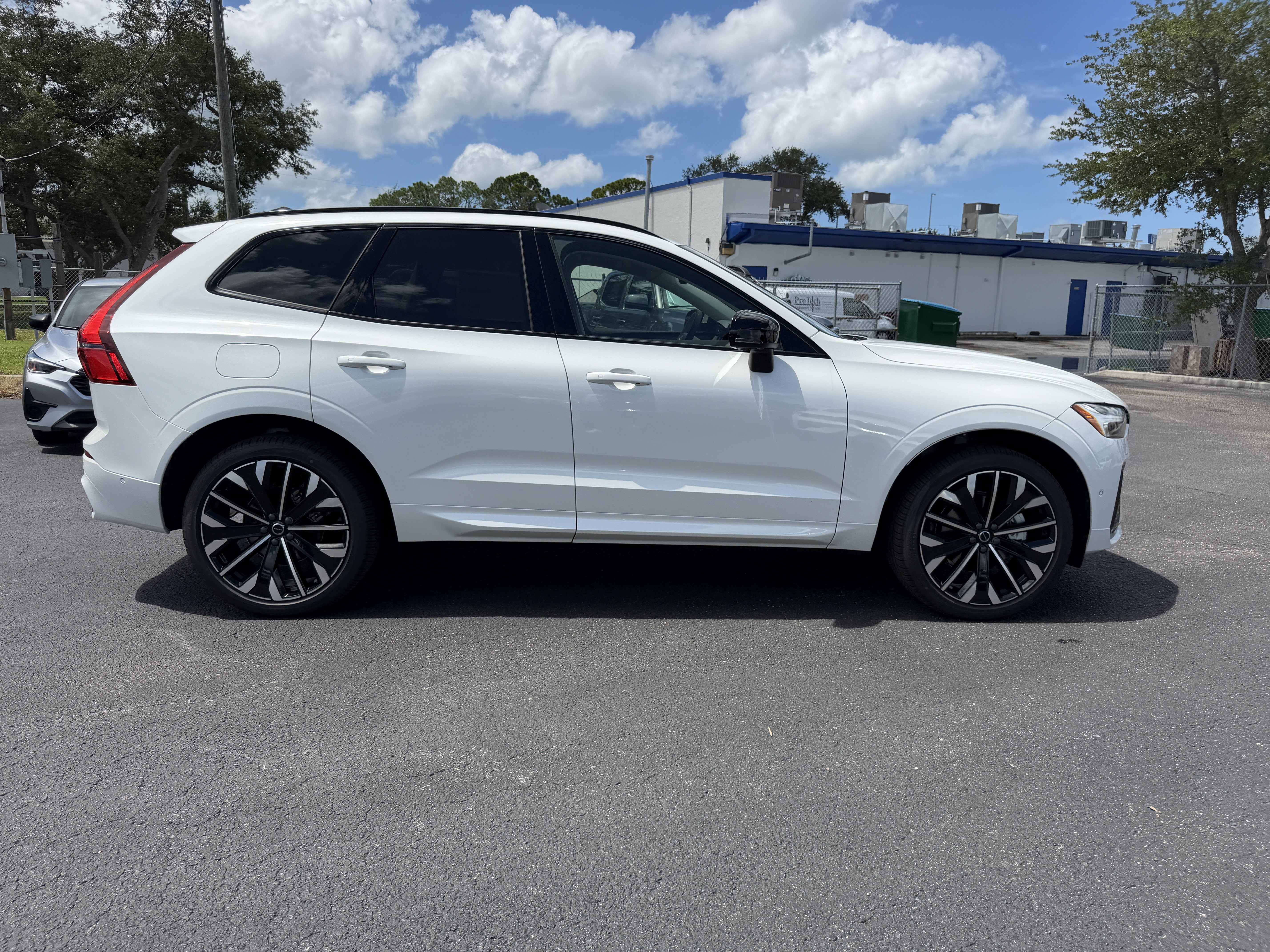 New 2026 Volvo XC60 B5 Ultra SUV