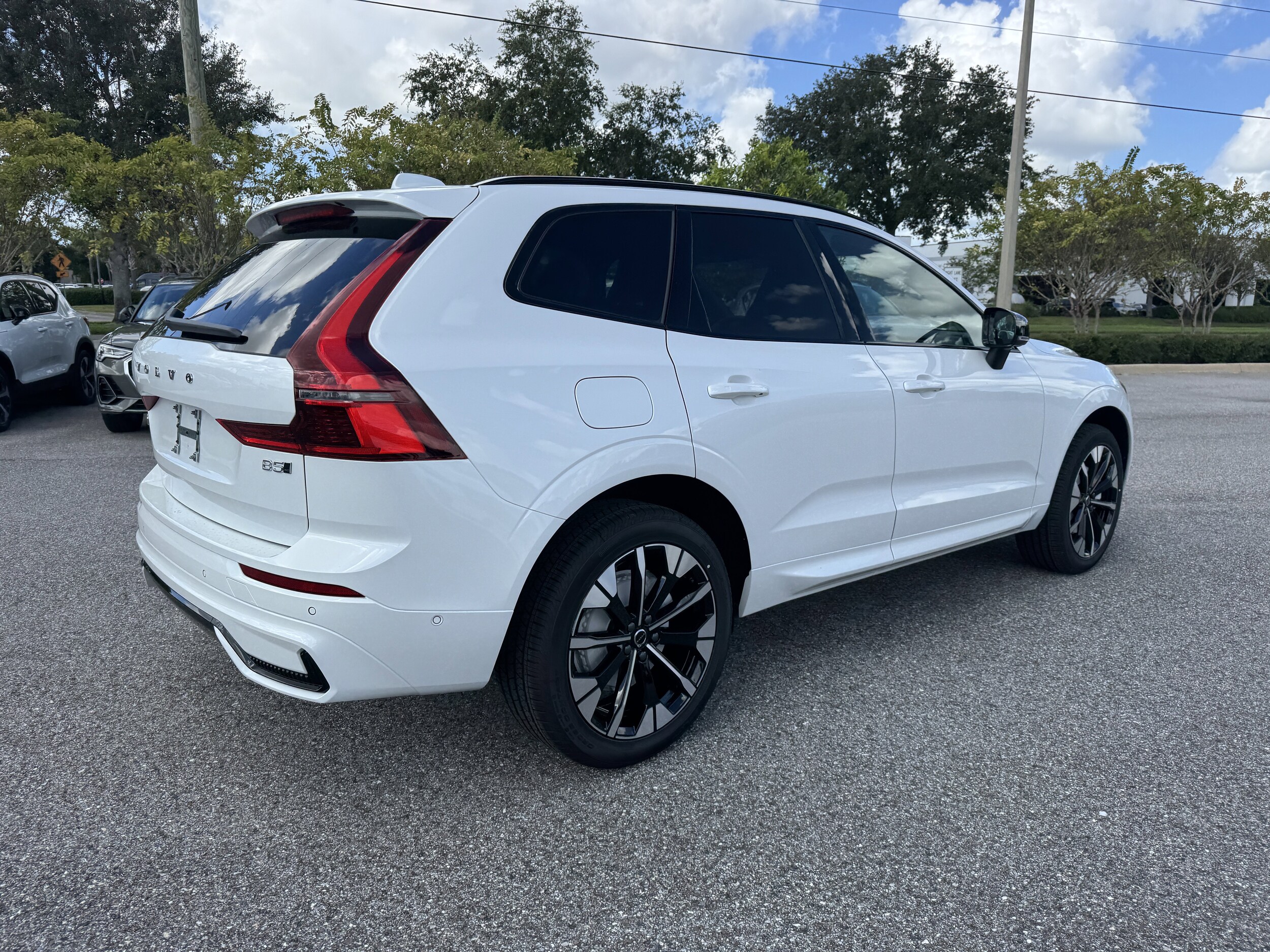 2026 Volvo XC60 B5 Plus photo 3