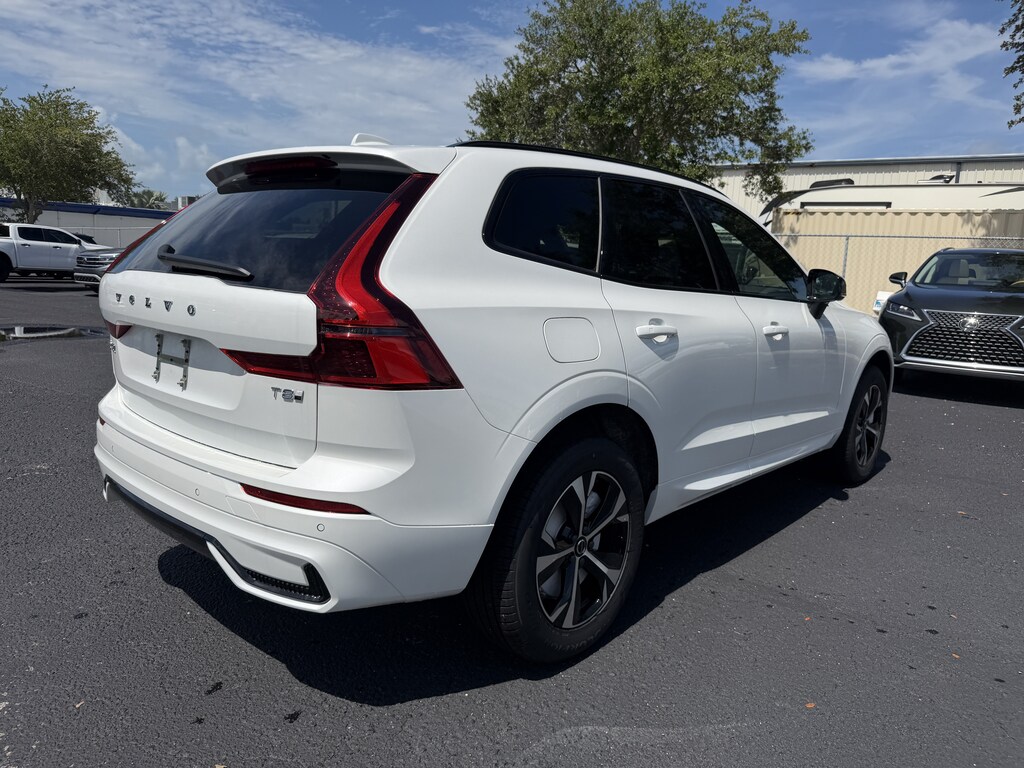 New 2026 Volvo XC60 plug-in hybrid T8 Core SUV