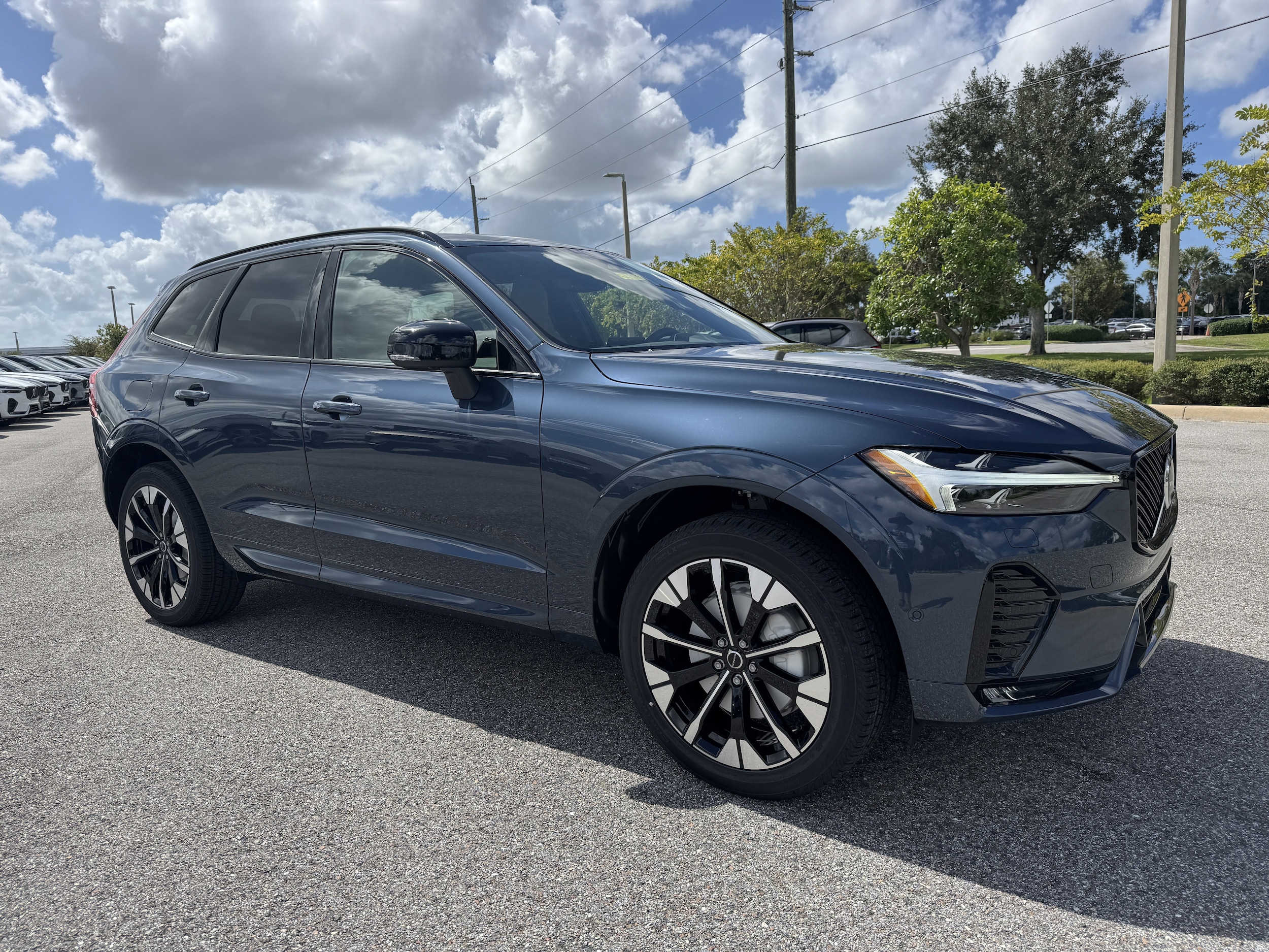 2026 Volvo XC60 Plus's photo