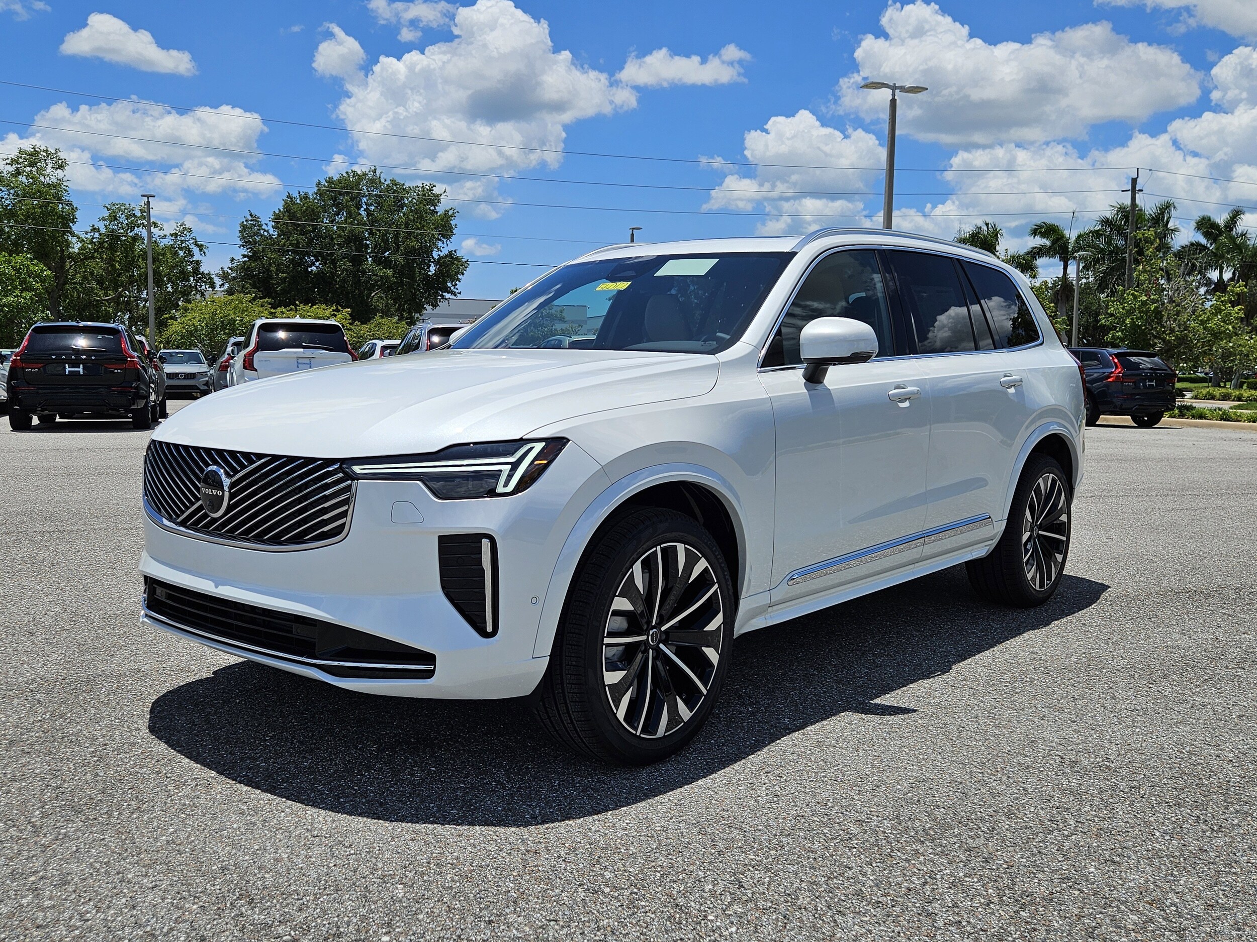 2026 Volvo XC90 Plus photo 2