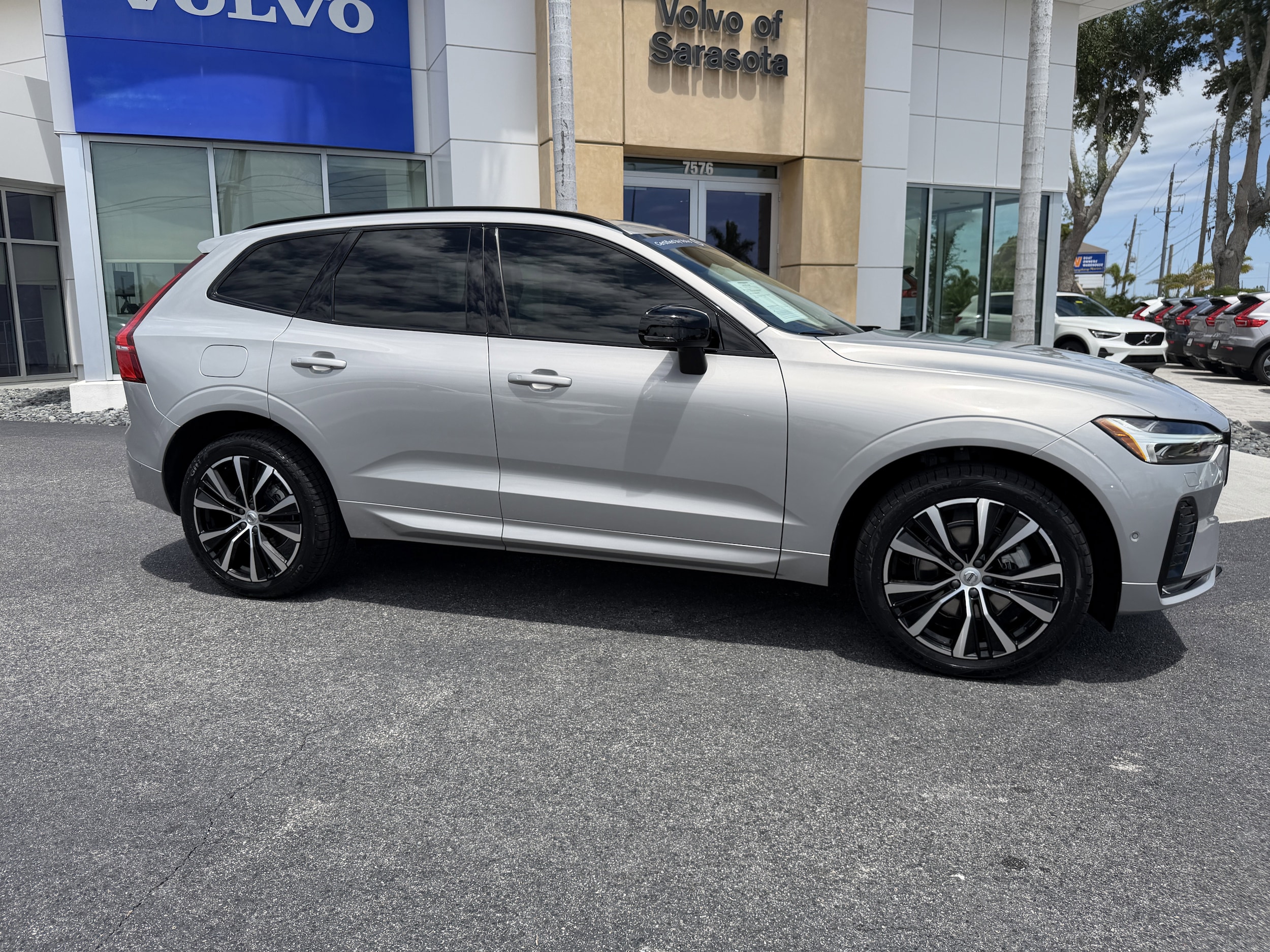2023 Volvo XC60 B5 Plus Dark Theme FWD's photo