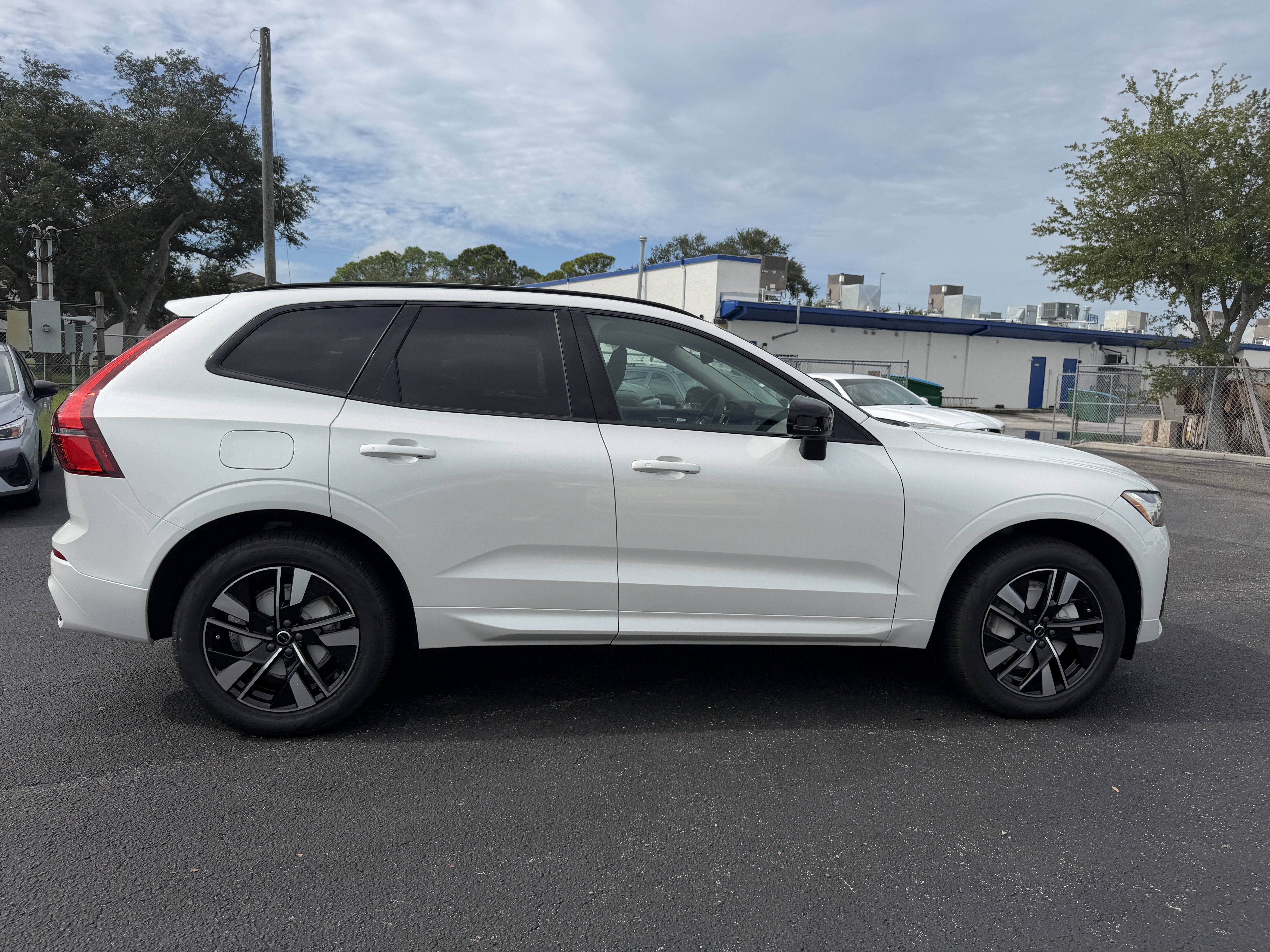 New 2027 Volvo XC60 B5 Core SUV