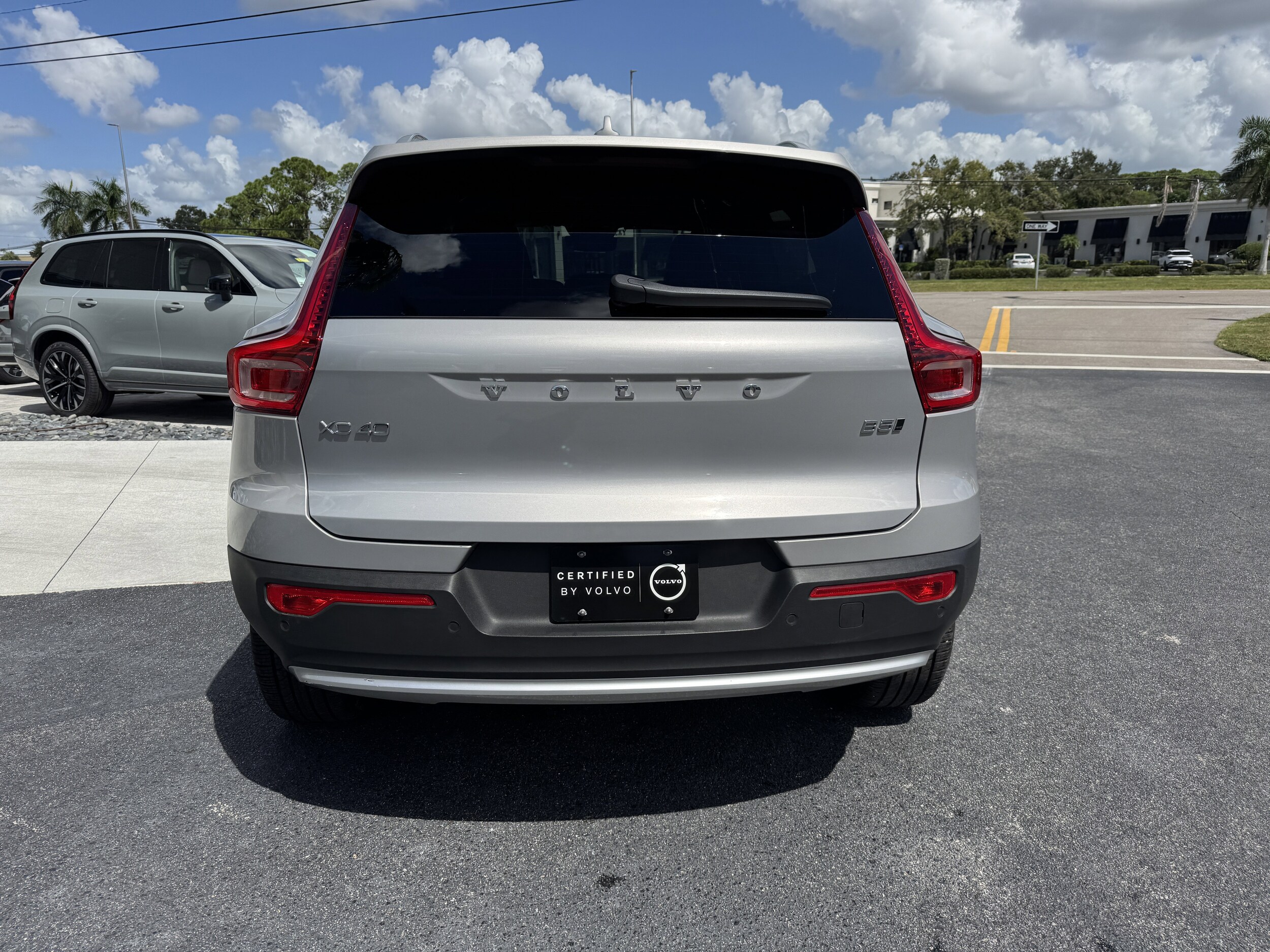 2024 Volvo XC40 Plus photo 3