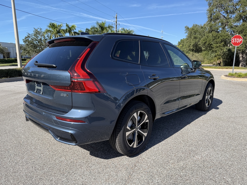 New 2026 Volvo XC60 B5 Core SUV