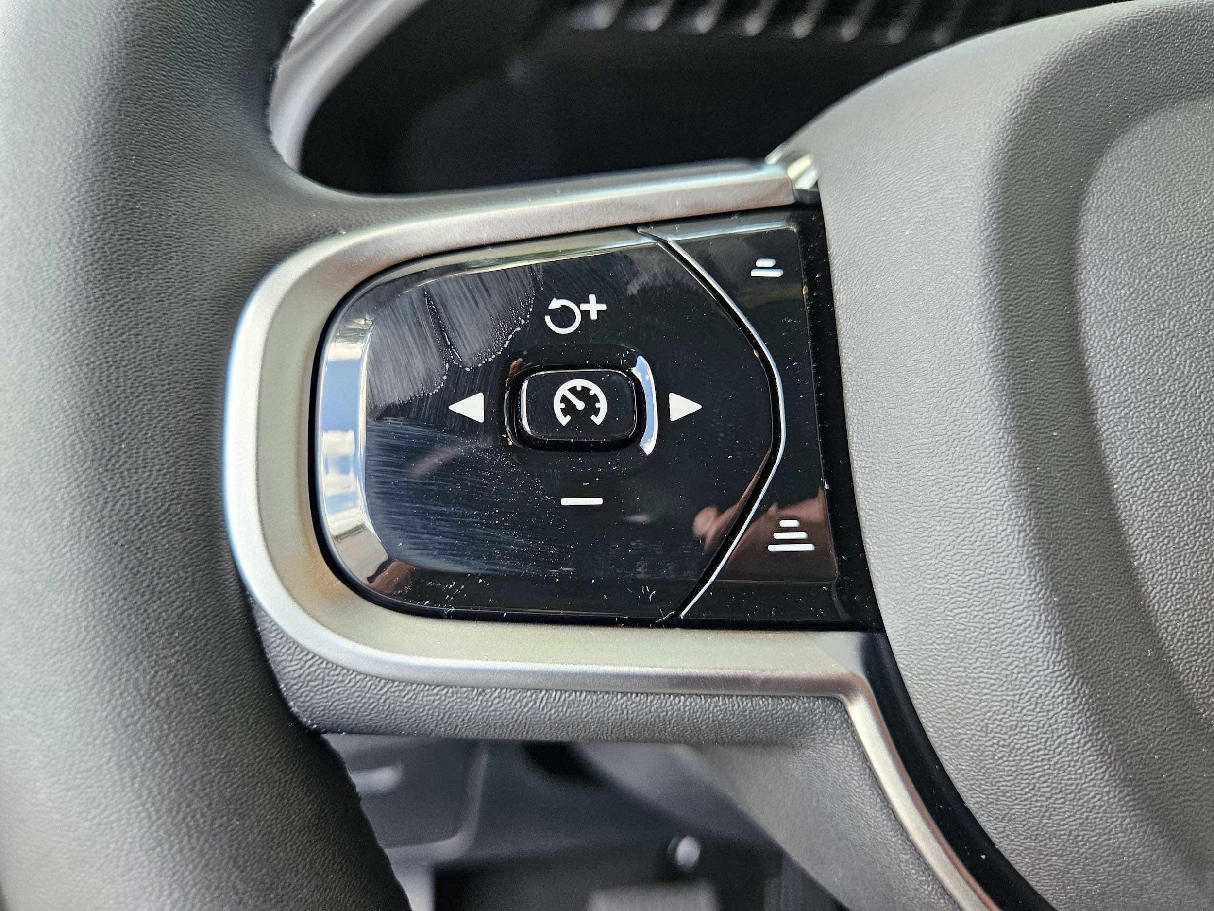 2026 Volvo XC90 Plus - Photo 33